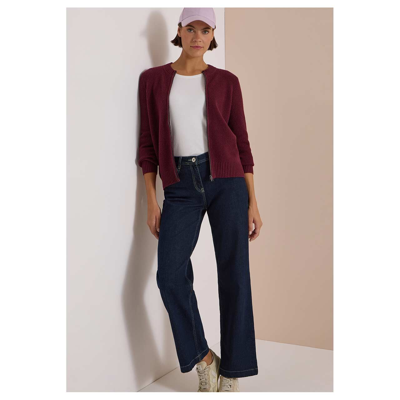 Damen Strickjacke Cosy Zipper Cardigan von Cecil in Weinrot, Ganzkörperansicht am Model