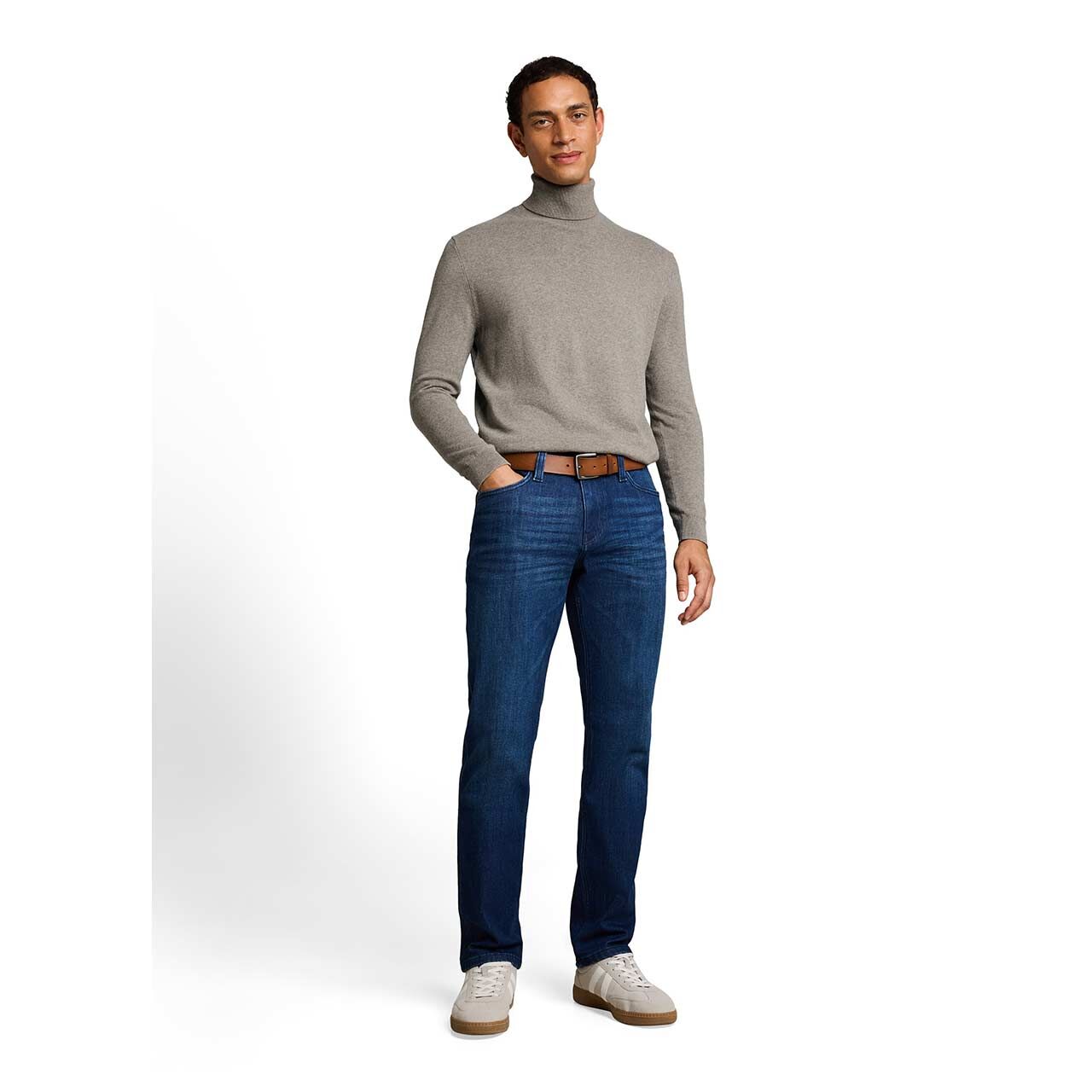 Herren Rollkragen Pullover Cashmere Turtleneck Knit von Tom Tailor in Greige meliert, Ganzkörperansicht am Model