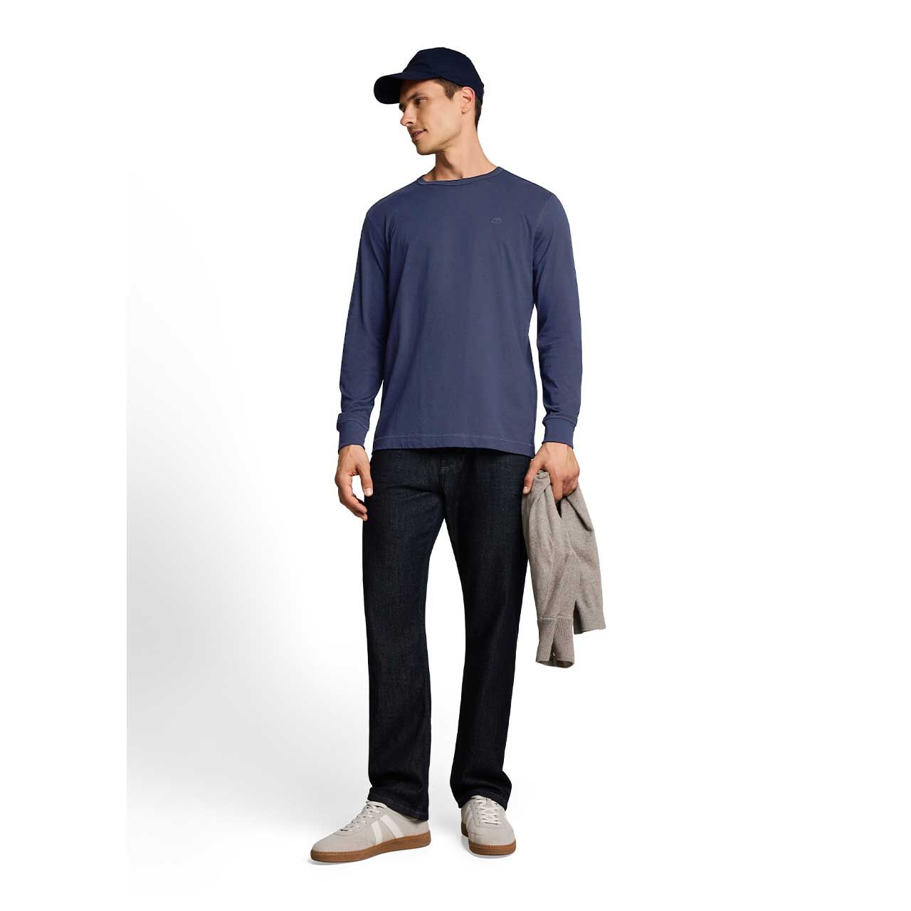 Herren Langarm Shirt von Tom Tailor in Dunkelblau, Ganzkörperansicht am Model