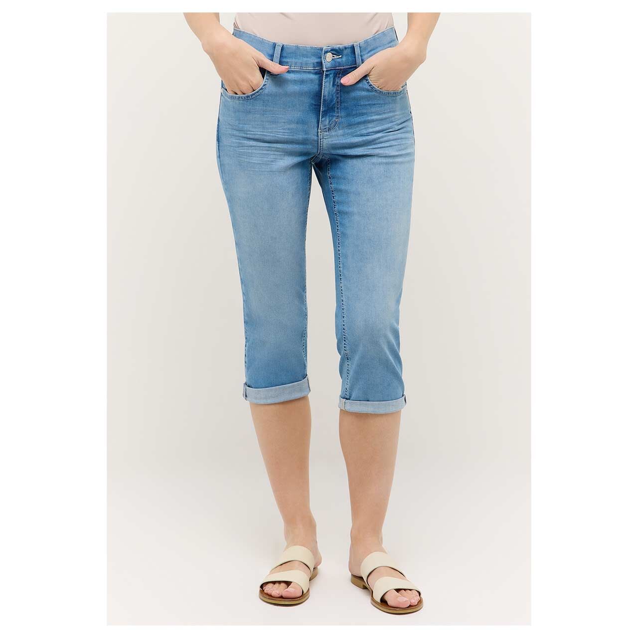 Stretch Damen 3/4 Jeans Cici TU von Angels in Hellblau angewaschen, Vorderansicht am Model