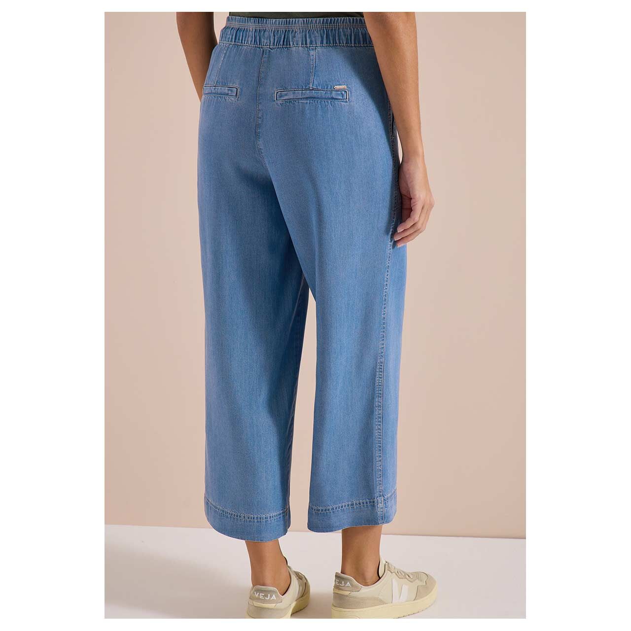 Neele Wideleg 7/8 Jeans von Cecil in Blau angewaschen, Rückansicht am Model