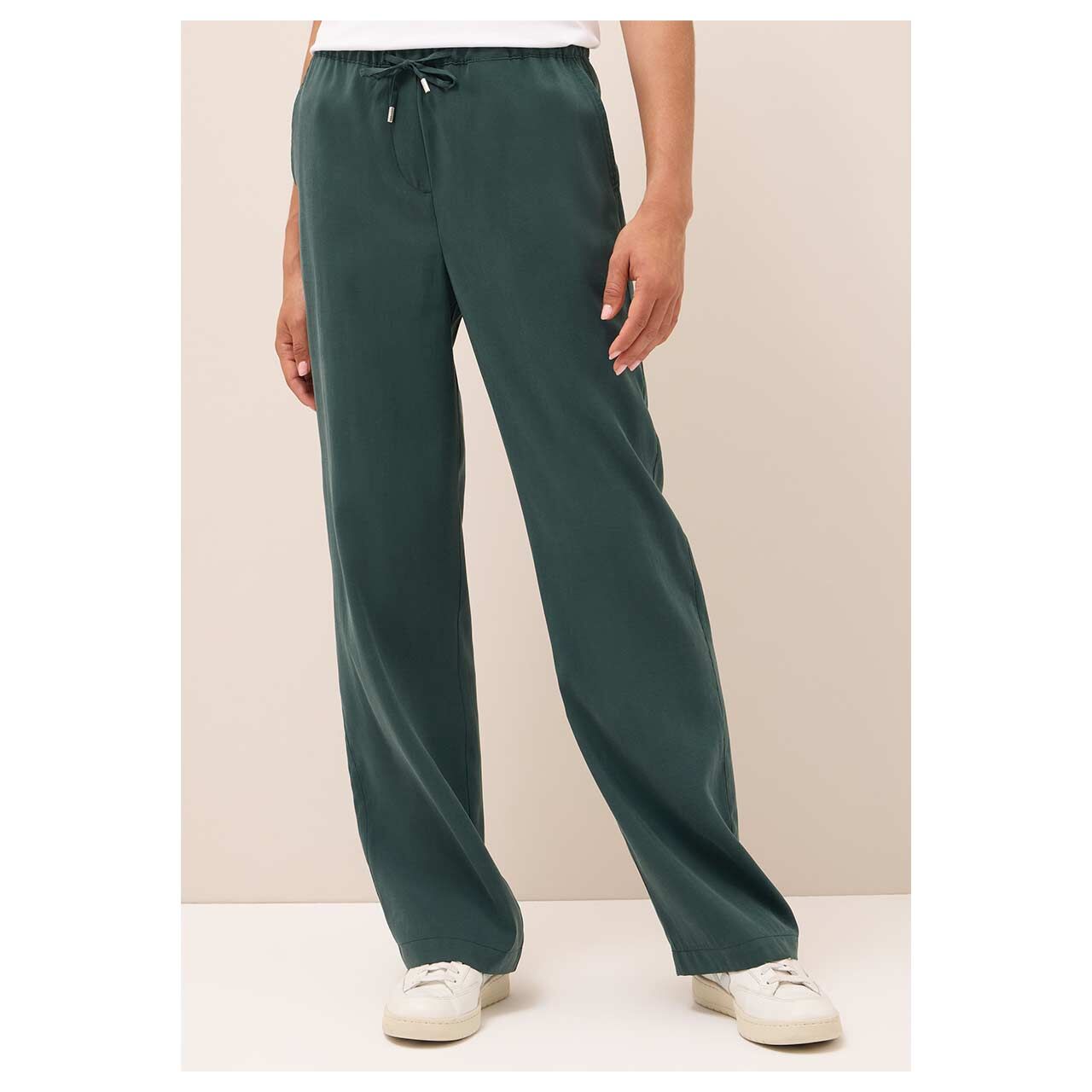 Damen Hose Neele Straight von Cecil in Dunkelgrün, Vorderansicht am Model