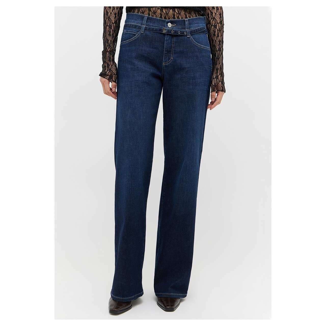 Stretch Damenjeans Liz Belt von Angels in Dunkelblau angewaschen, Vorderanasicht am Model