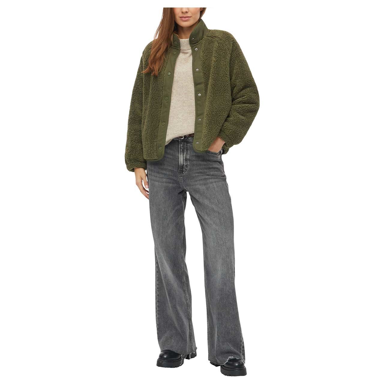 Damen Teddyjacke von s.Oliver in Dunkelgrün, Ganzkörperansicht am Model