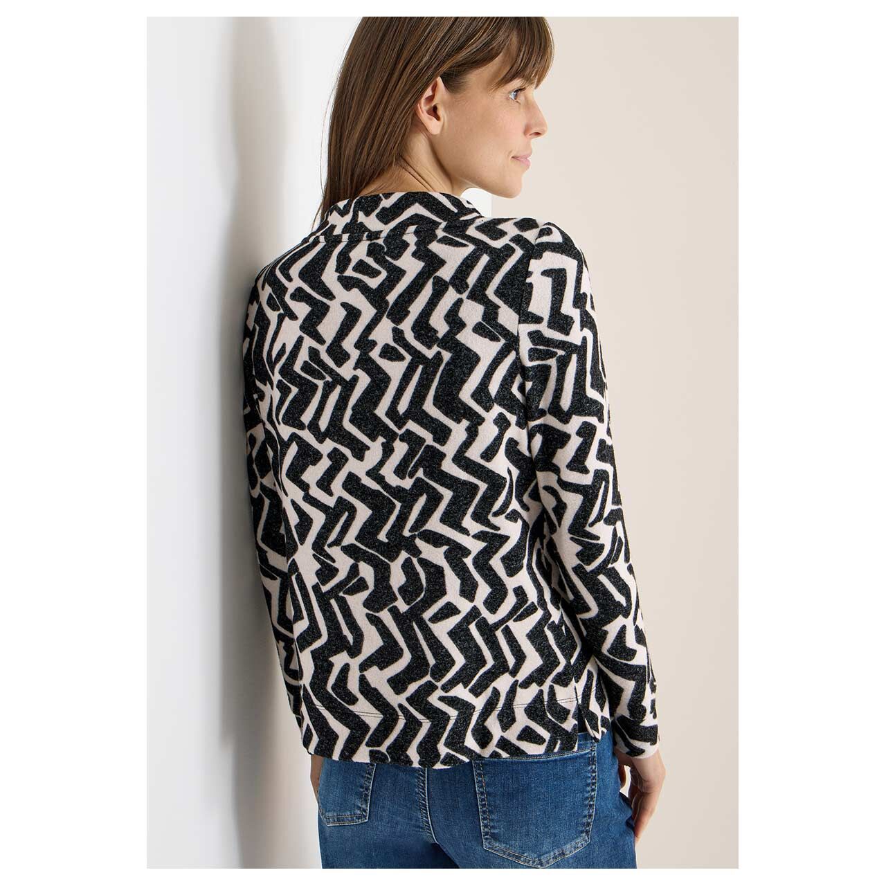 Damen Langarm Shirt Cosy Funnel Neck von Cecil in Greige mit Print, Rückansicht am Model