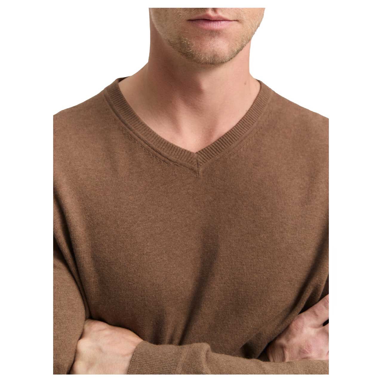 Herren Pullover Cashmere V-Neck Knit von Tom Tailor in Braun meliert, Detailansicht am Model