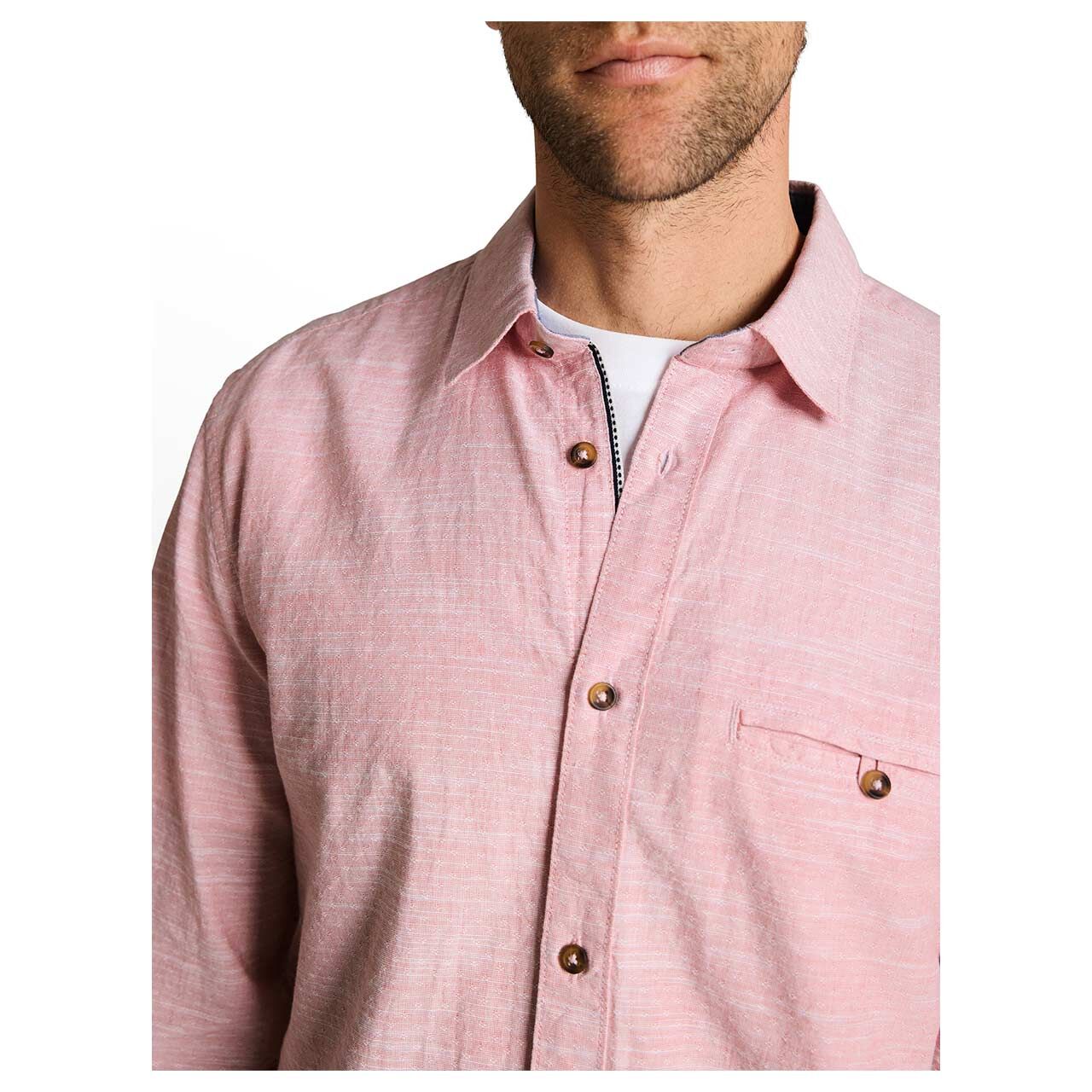 Herren Langarm Hemd von Tom Tailor in Rot mit Print, detaillierte Vorderansicht am Model