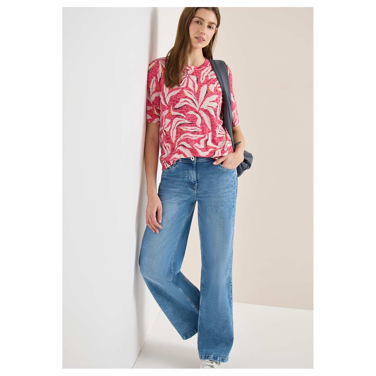 Damen T-Shirt Burnout von Cecil in Pink mit Print, Ganzkörperansicht am Model