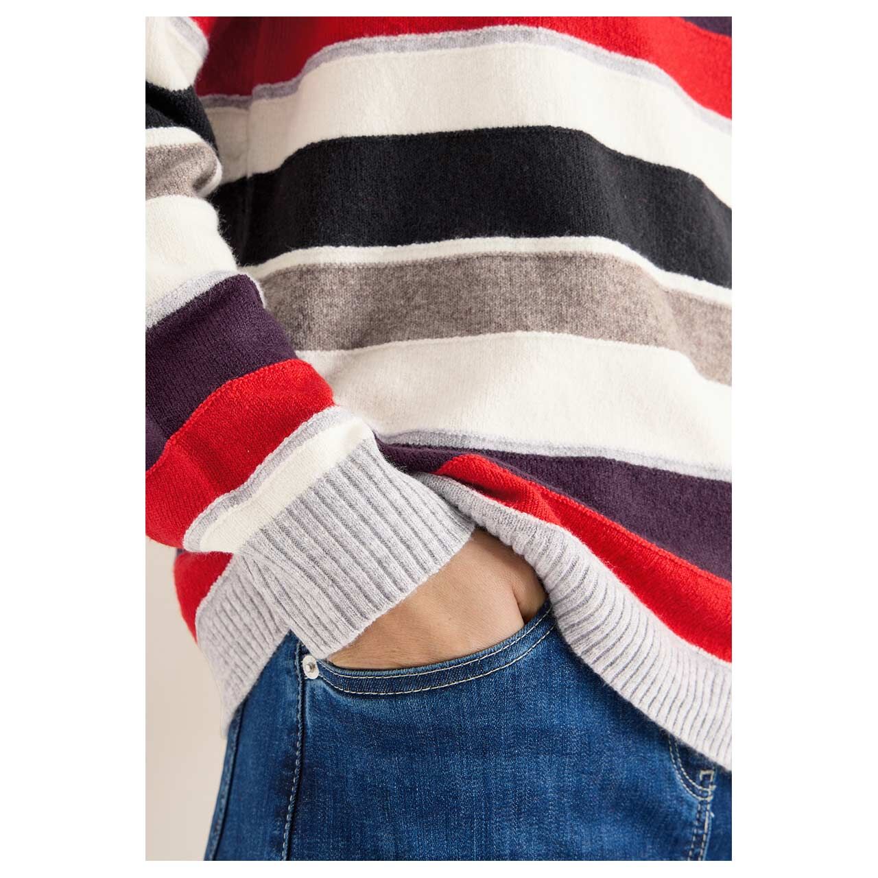 Damen Pullover Cosy Multicolor von Cecil in Cremeweiß gestreift, Detailansicht vorne am Model