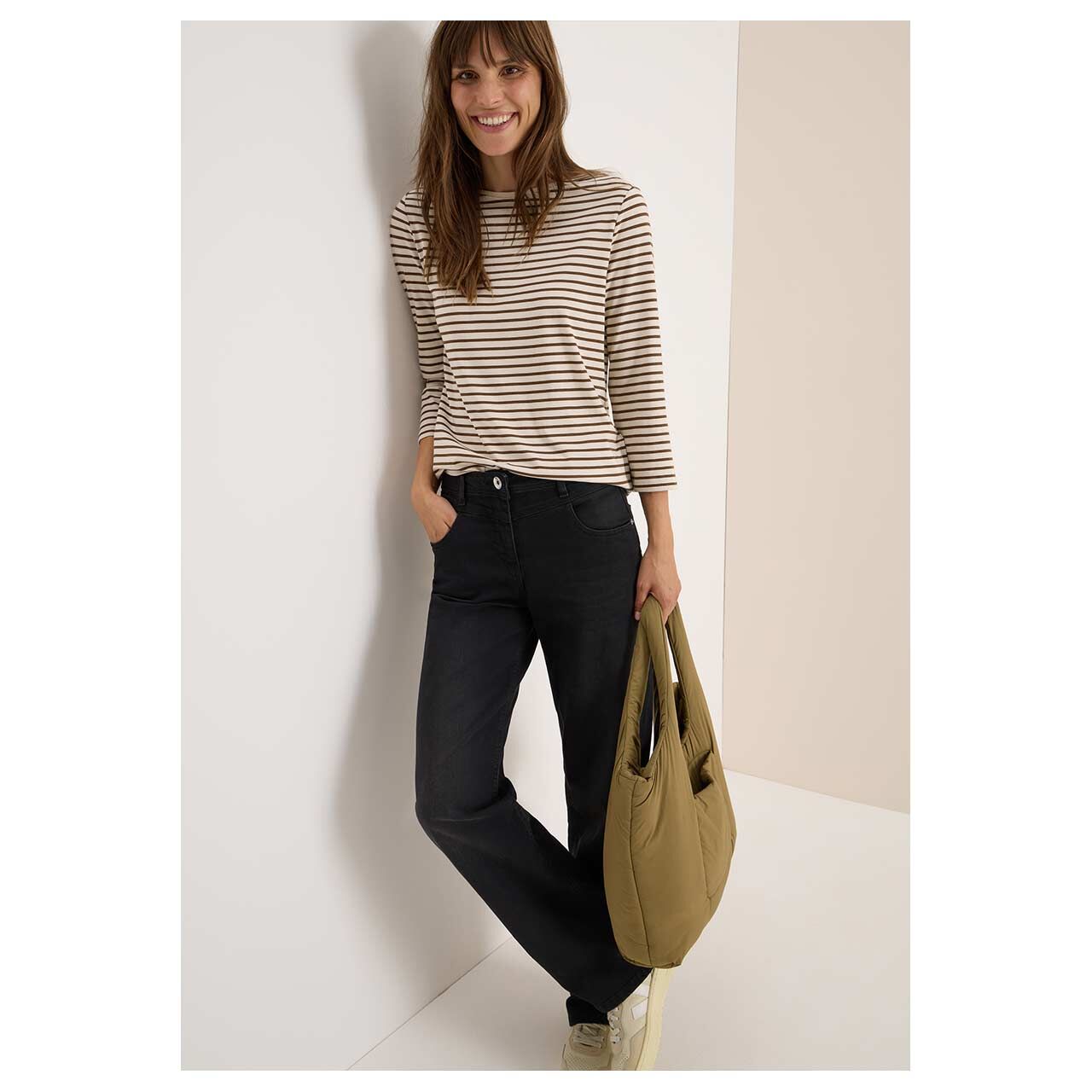 Damen 3/4 Arm Shirt Basic Stripe Boatneck von Cecil in Hellbeige gestreift, Ganzkörperansicht am Model