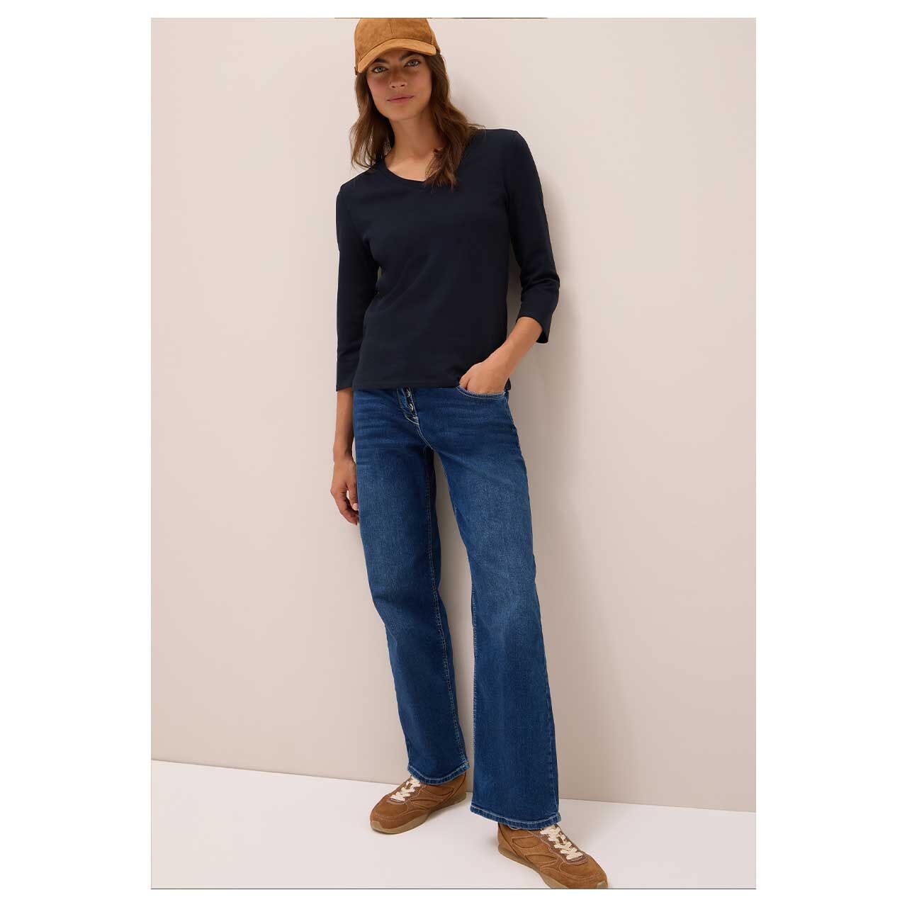 Damen 3/4 Arm Shirt Basic V-Neck von Cecil in Dunkelblau, Ganzkörperansicht am Model