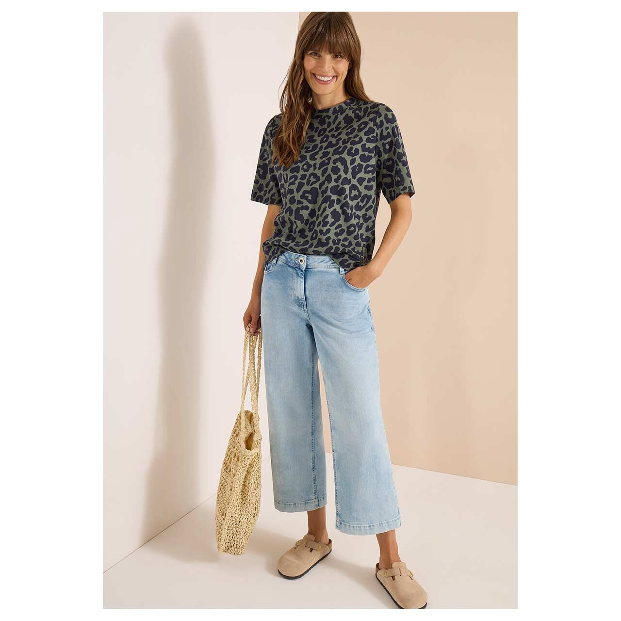 Damen T-Shirt Two-Tone Leo von Cecil in Olivgrün mit Print, Ganzkörperansicht am Model