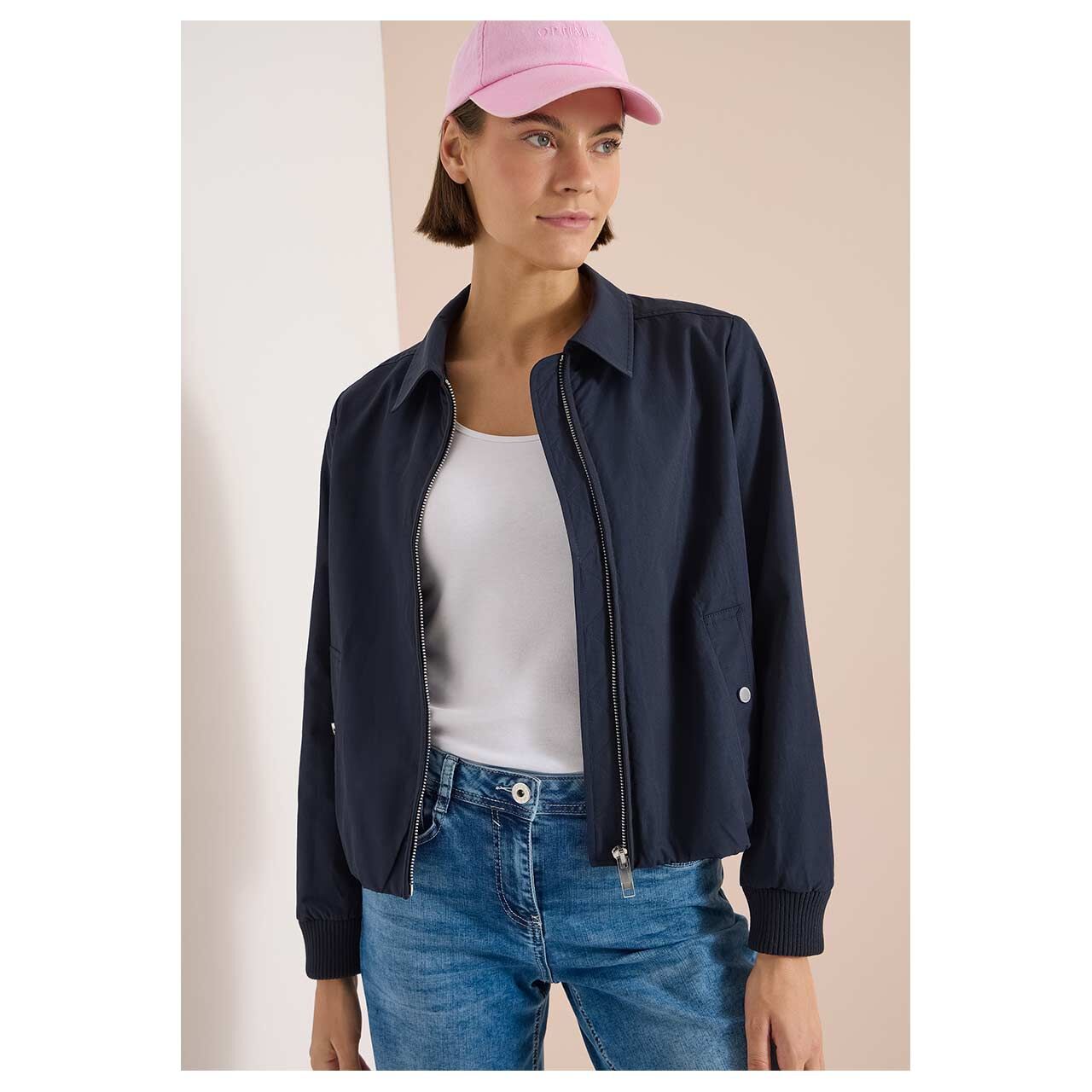 Damen Jacke Blouson Collar von Cecil in Dunkelblau, detaillierte Vorderansicht am Model