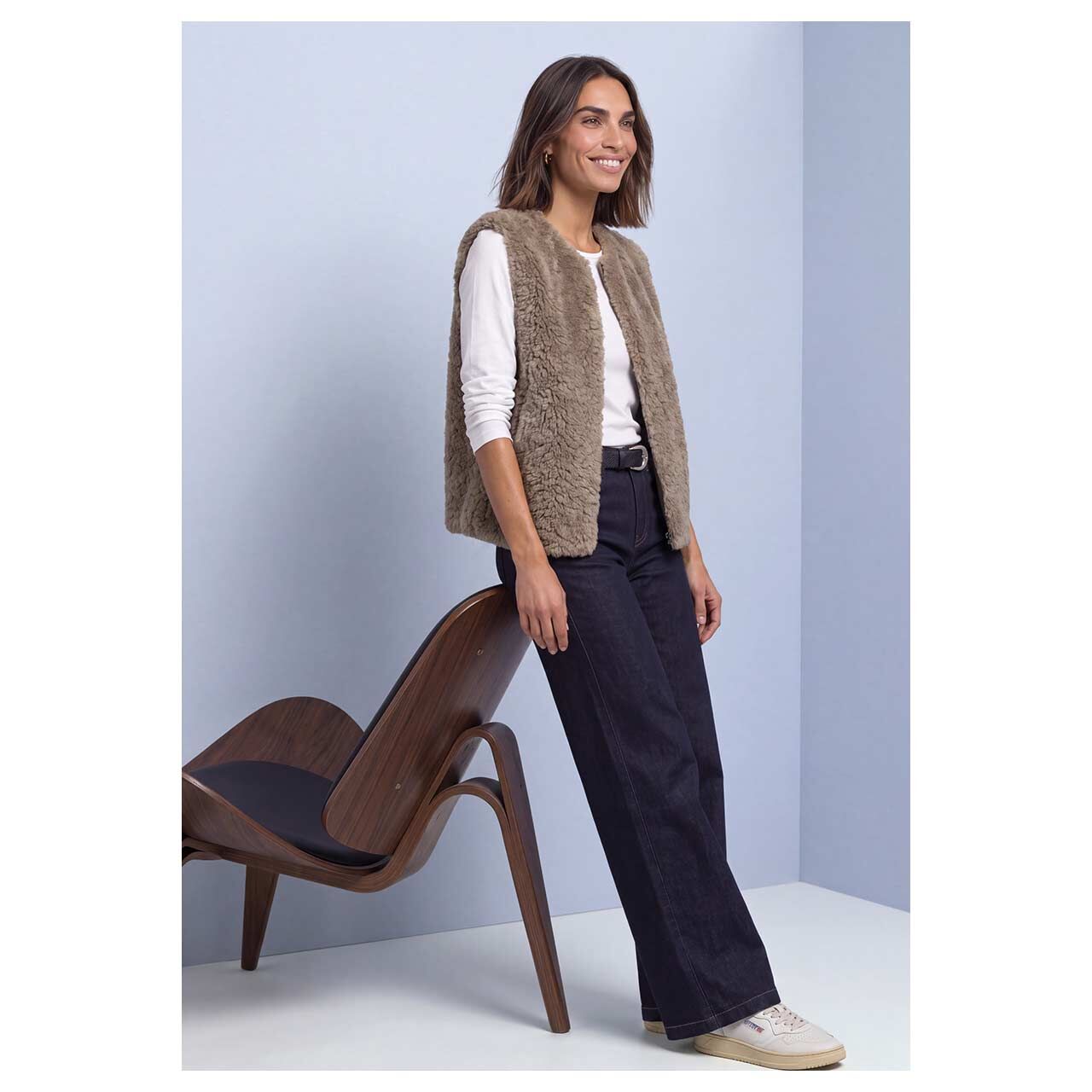 Damen Weste Fake Fur von Street One in Beige, Ganzkörperansicht am Model