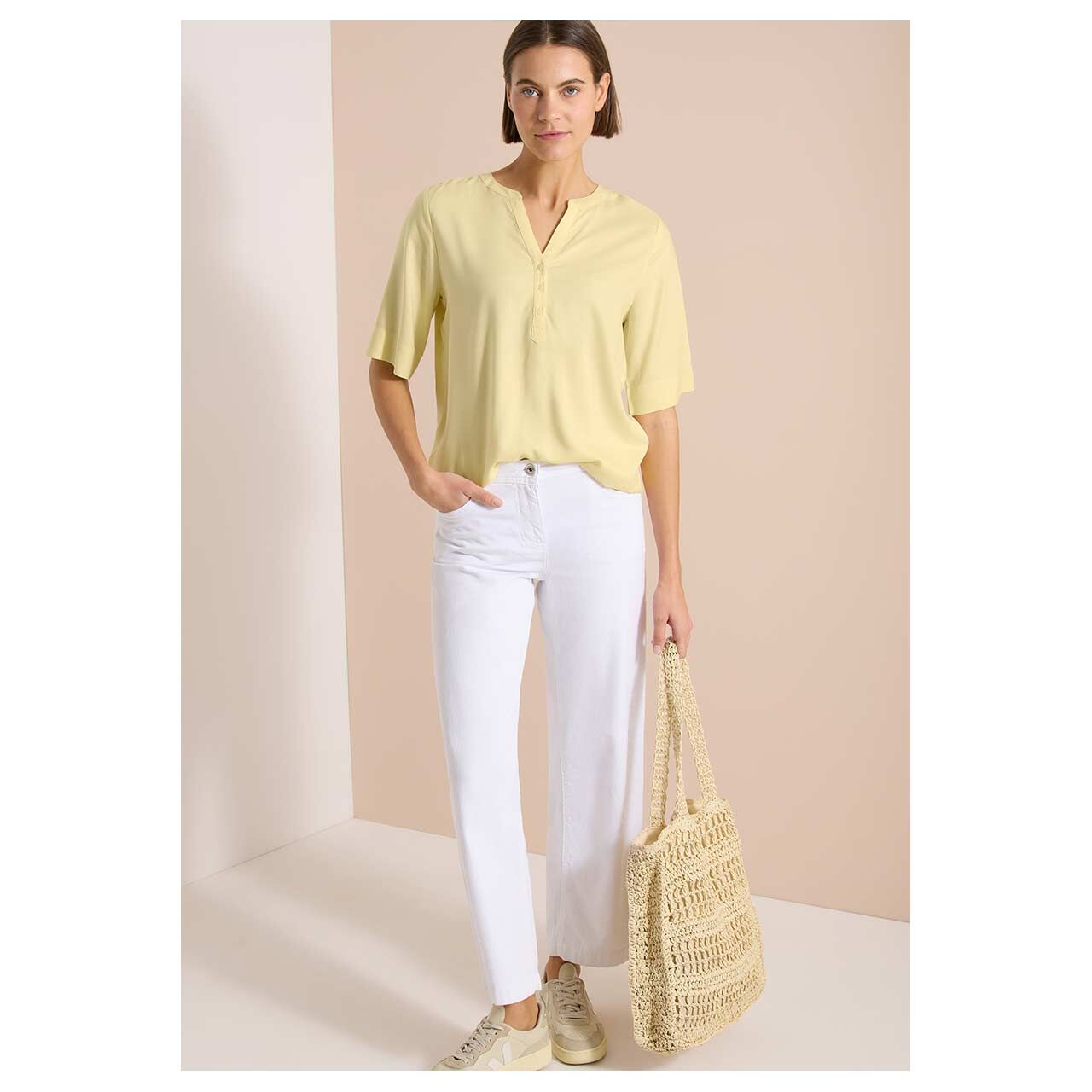 Damen Kurzarm Bluse Solid Splitneck von Cecil in Gelb, Ganzkörperansicht