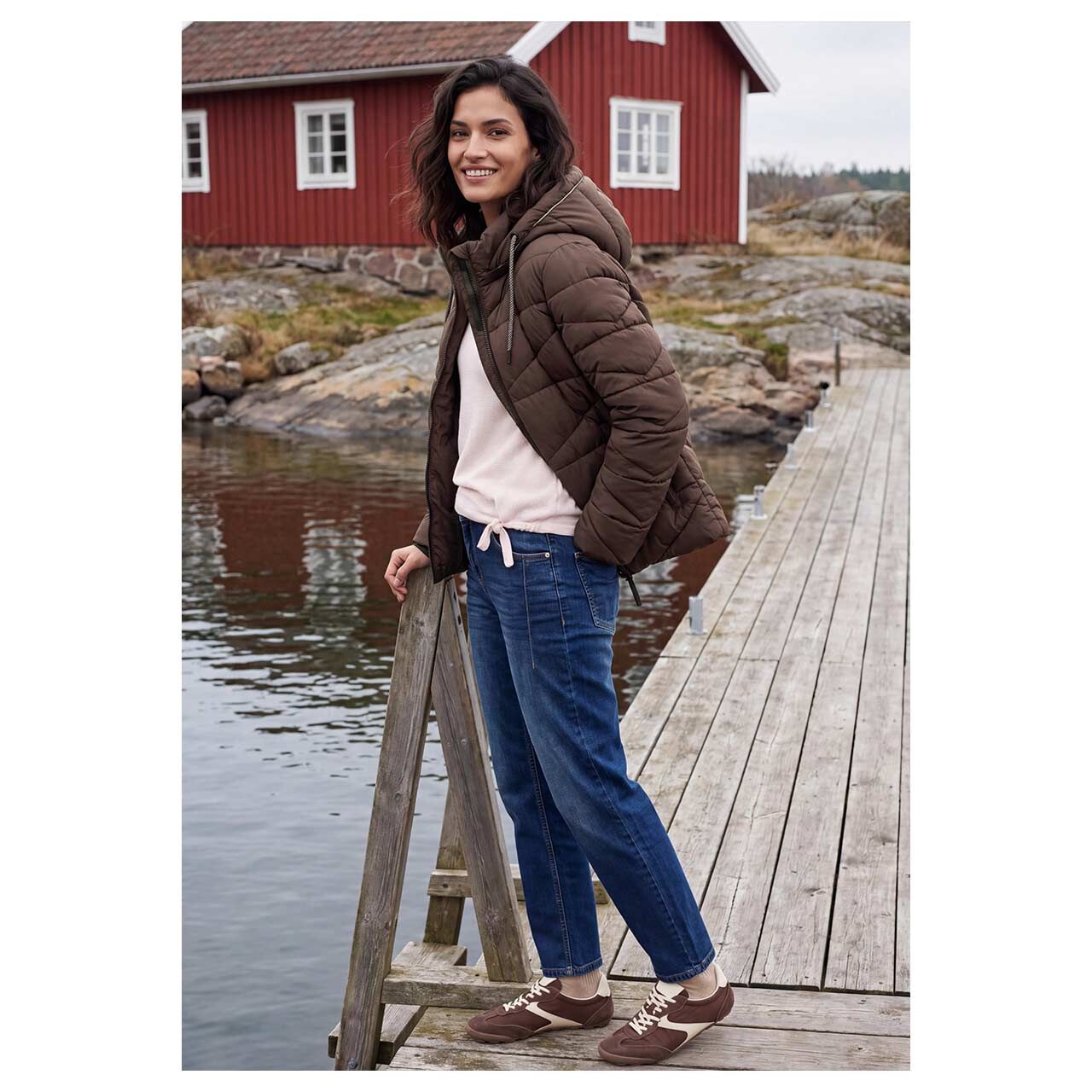 Damen Jacke Sportive Padded Jacket von Cecil in Dunkelbraun, Ganzkörperansicht am Model link