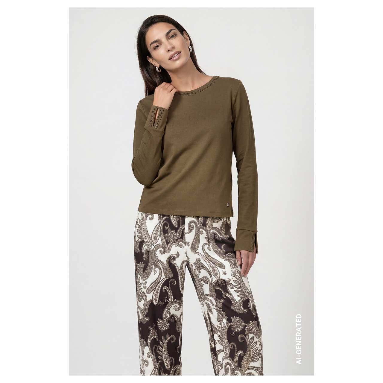 Damen Langarm Shirt von Monari in Olivgrün mit Strass, Vorderansicht am Model