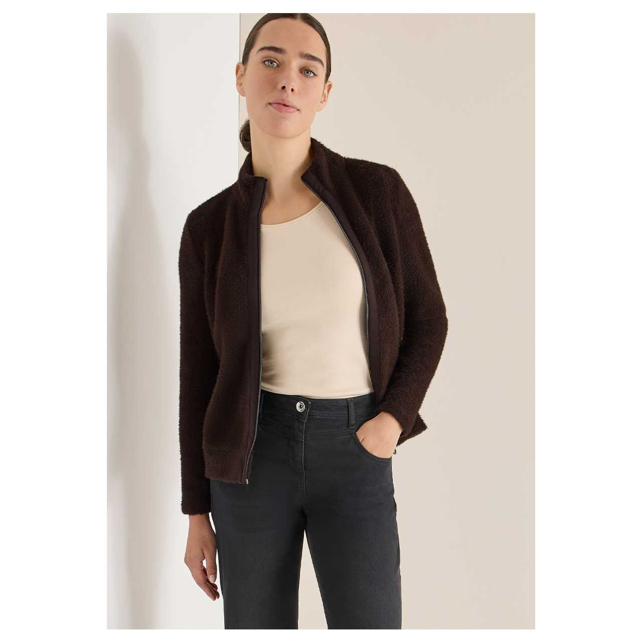 Damen Shirtjacke Feather Yarn Jacket von Cecil in Dunkelbraun, Vorderansicht am Model