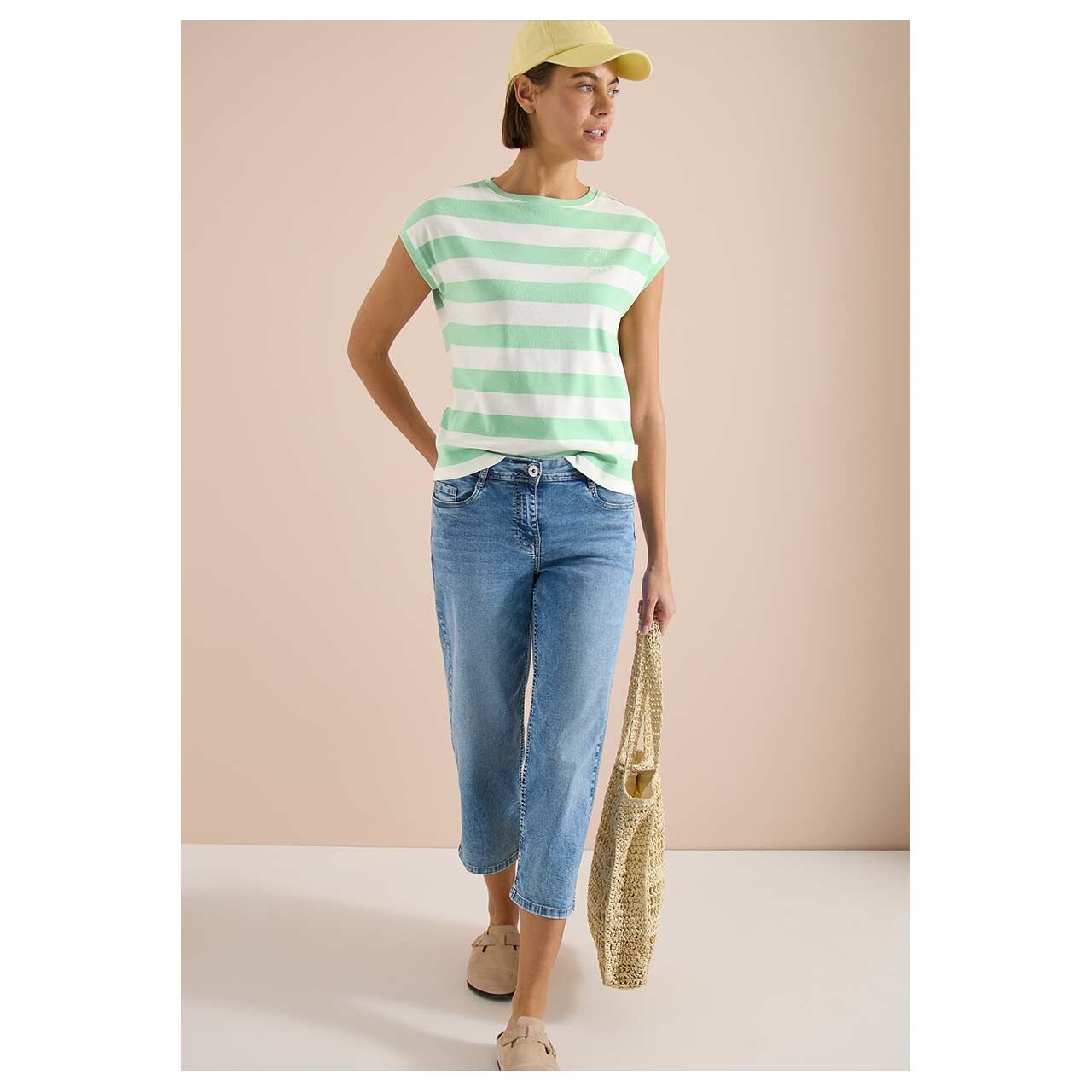 Damen T-Shirt Striped Be Kind von Cecil in Hellgrün gestreift, Ganzkörperansicht am Model