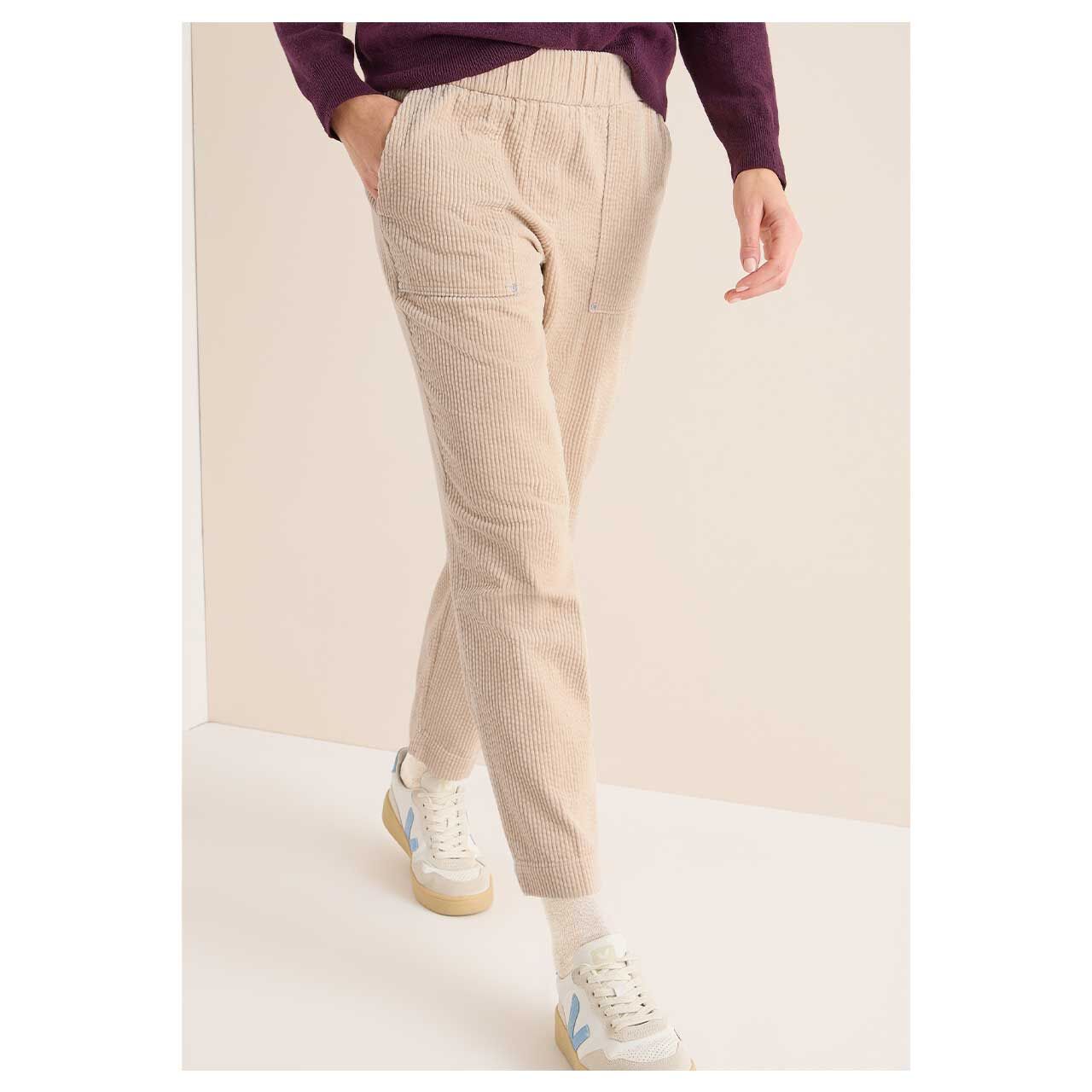 Damen Ankle Cordhose Chelsea von Cecil in Hellbeige, Detailansicht vorne am Model