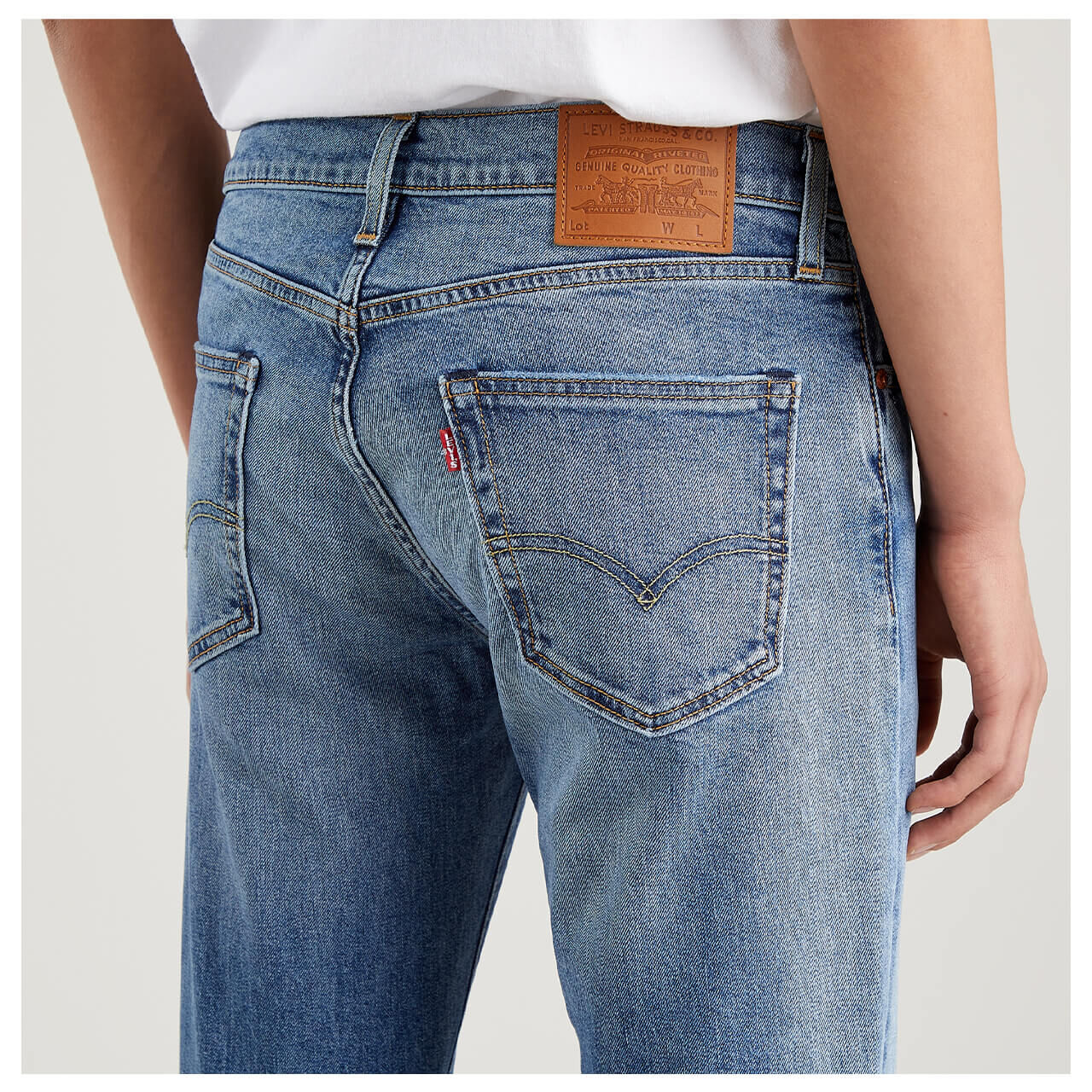 levis-jeans-511-mighty-mid-blue-denim-detail Levi's Jeans 511 für Herren in Blau verwaschen, FarbNr.: 5242