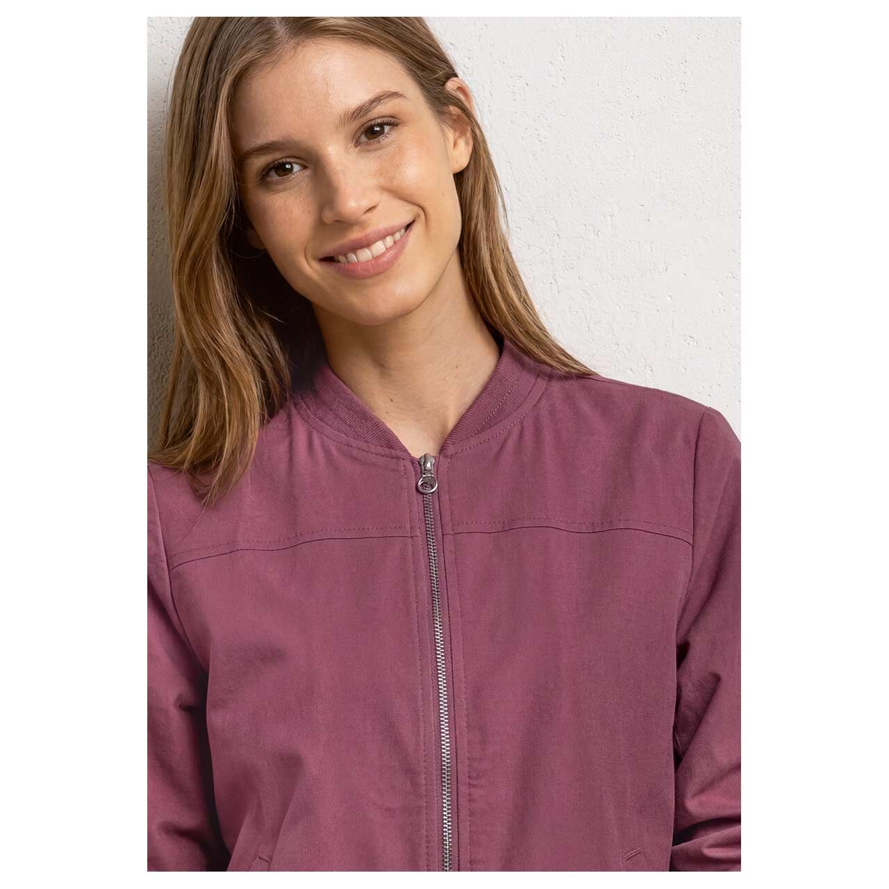 Street One Damen Jacke Blouson in Lila, Detailansicht am Model vorne