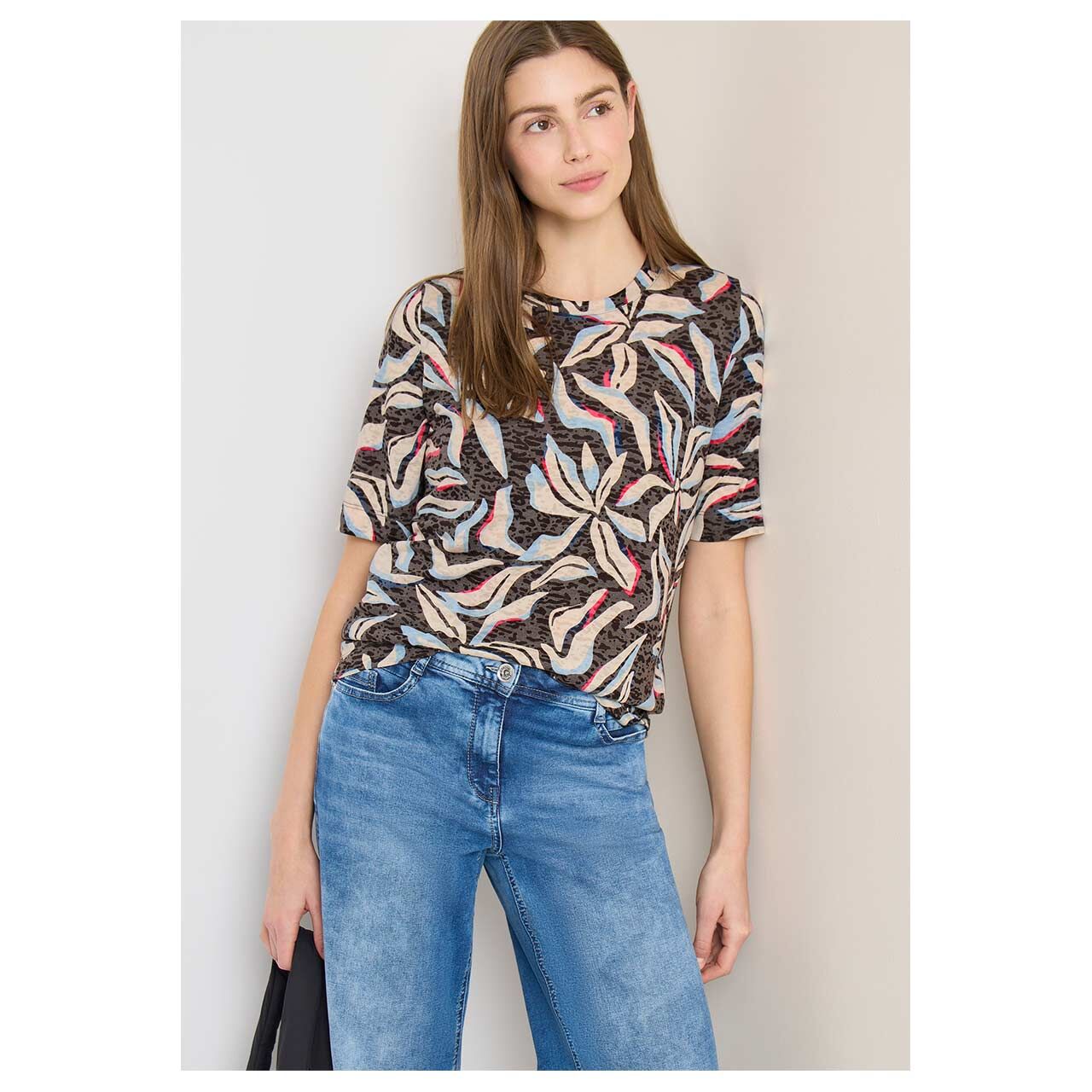 Damen T-Shirt Burnout von Cecil in Braun mit Print, Vorderansicht am Model