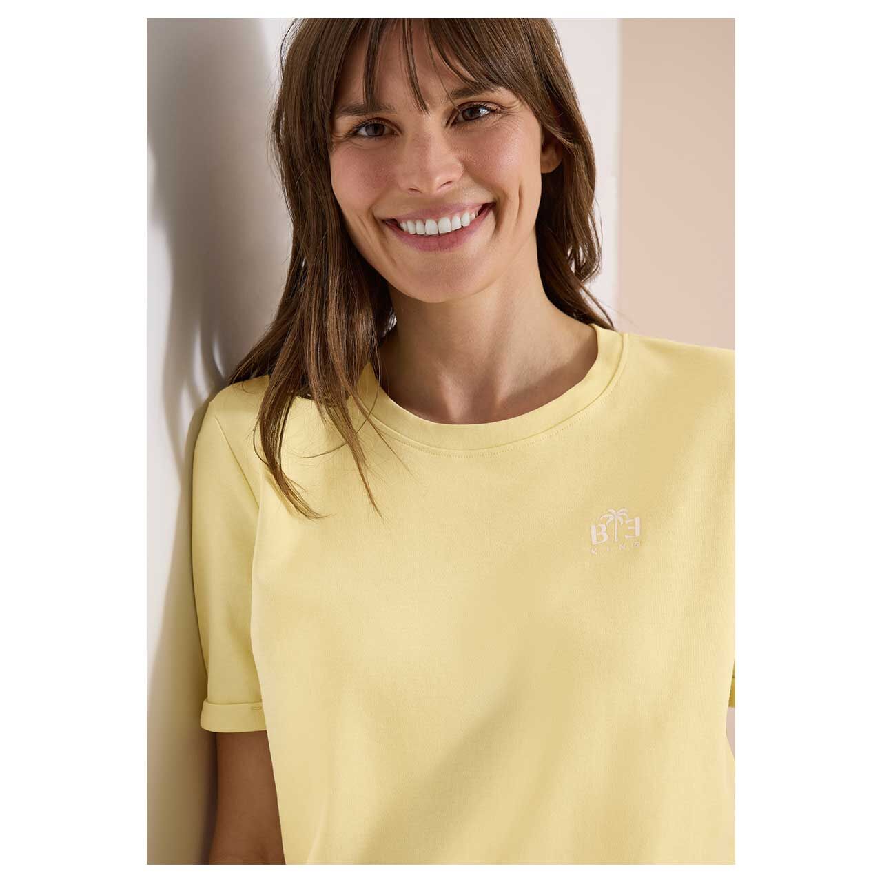 Damen T-Shirt Be Kind von Cecil in Gelb, detaillierte Vorderansicht am Model