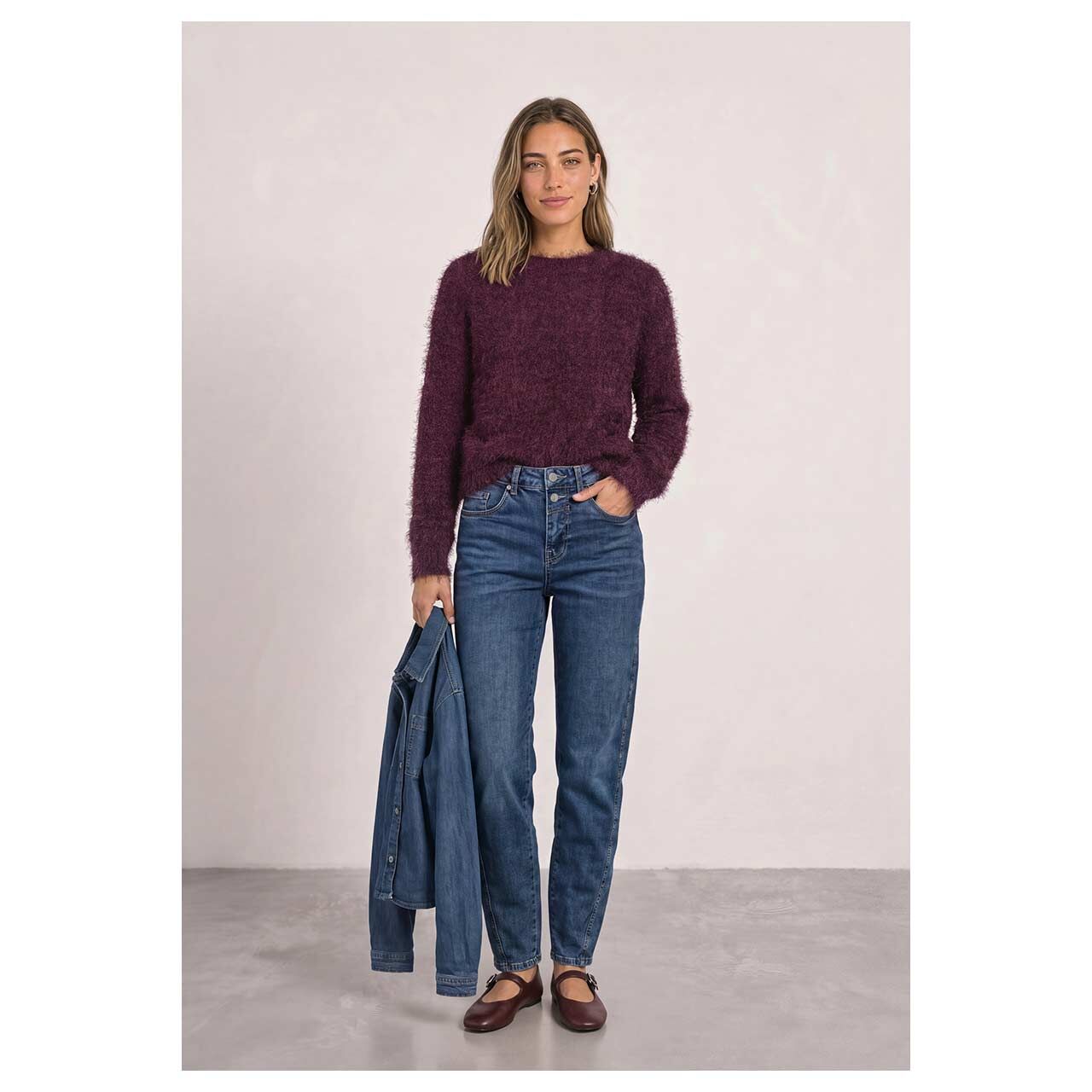 Damen Pullover Rounded Neck Fringe von Street One in Lila, Ganzkörperansicht am Model