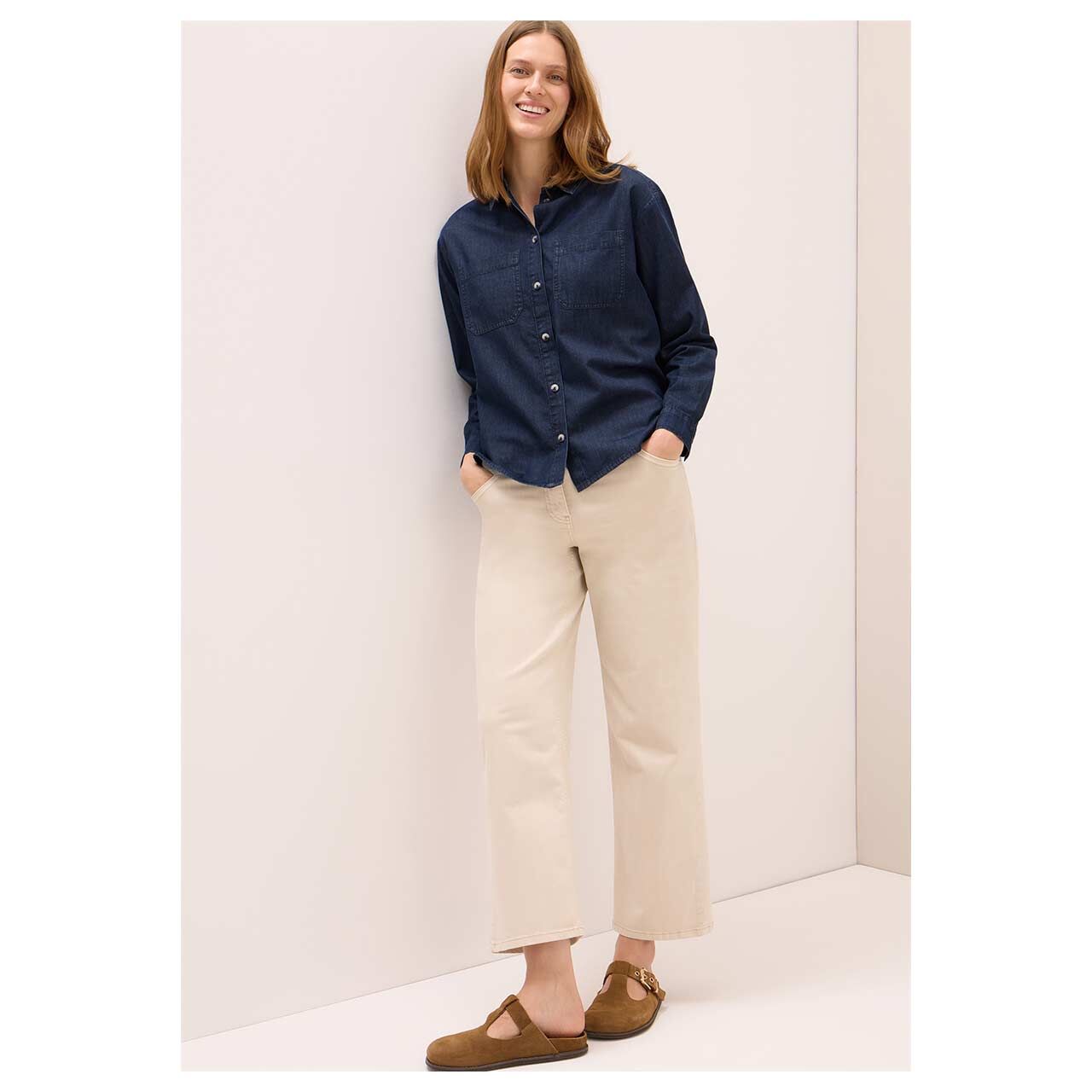 Damen Langarm Bluse Denim Cotton Look von Cecil in Dunkelblau, Ganzkörperansicht vom Model