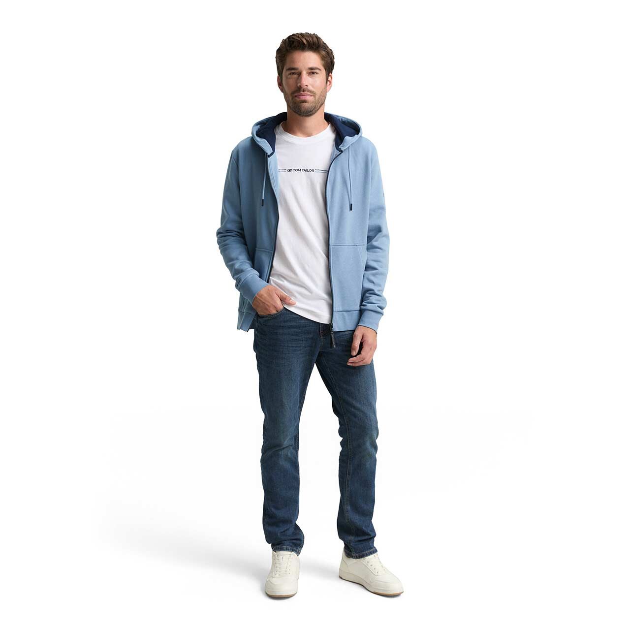 Herren Hoodie Sweatjacke von Tom Tailor in Hellblau, Vorderansicht in der Totalen