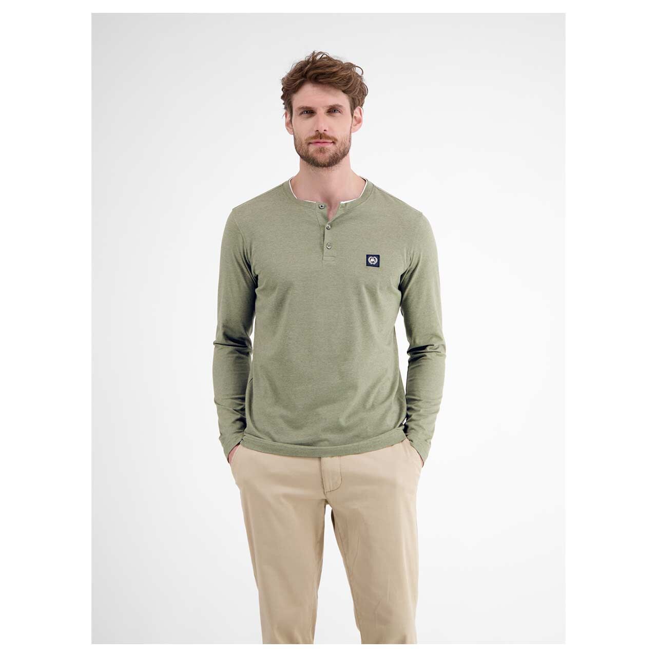 Herren Langarm Shirt Henley von Lerros in Grün meliert, Vorderansicht am Model