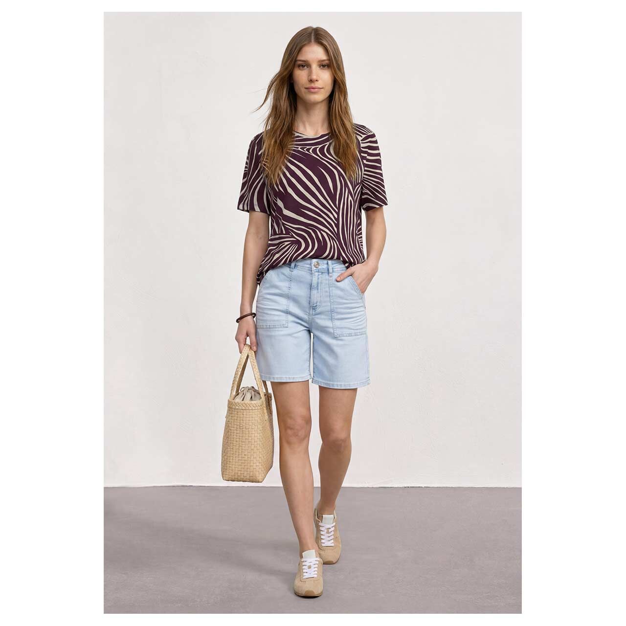 Damen T-Shirt Crista von Street One in Lila mit Print, Ganzkörperansicht am Model