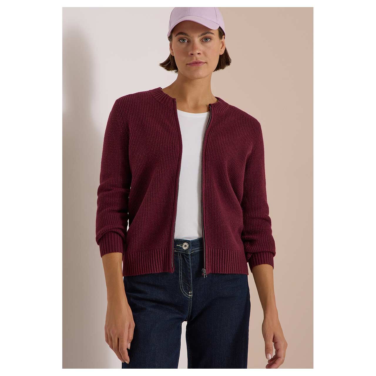 Damen Strickjacke Cosy Zipper Cardigan von Cecil in Weinrot, gestylte Vorderansicht am Model