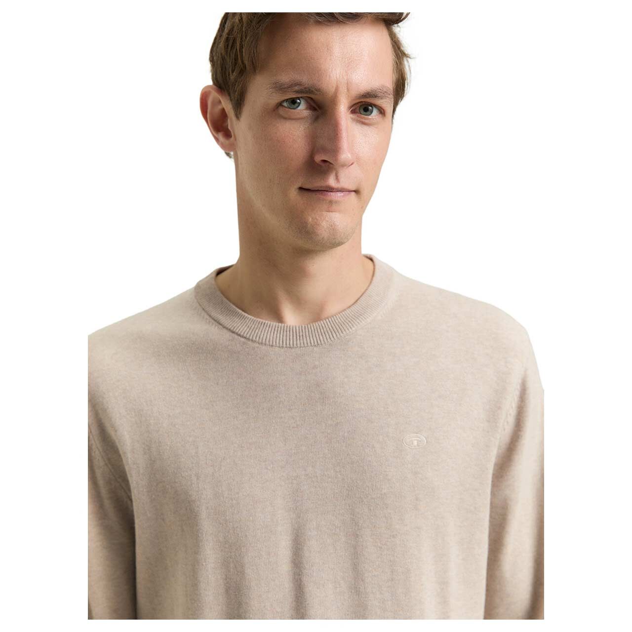 Herren Pullover Basic Crewneck Knit von Tom Tailor in Beige meliert, Detailansicht vorne am Model
