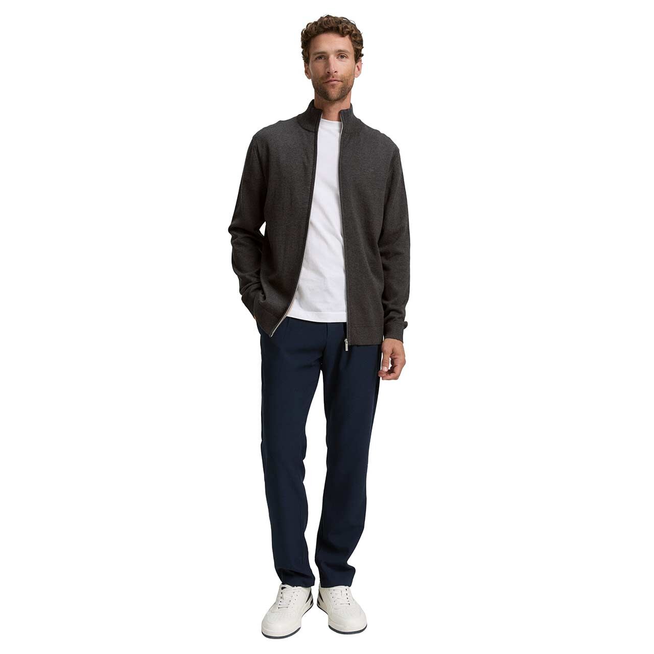 Herren Strickjacke Basic Knit Jacket von Tom Tailor in Dunkelgrau meliert, Ganzkörperansicht am Model