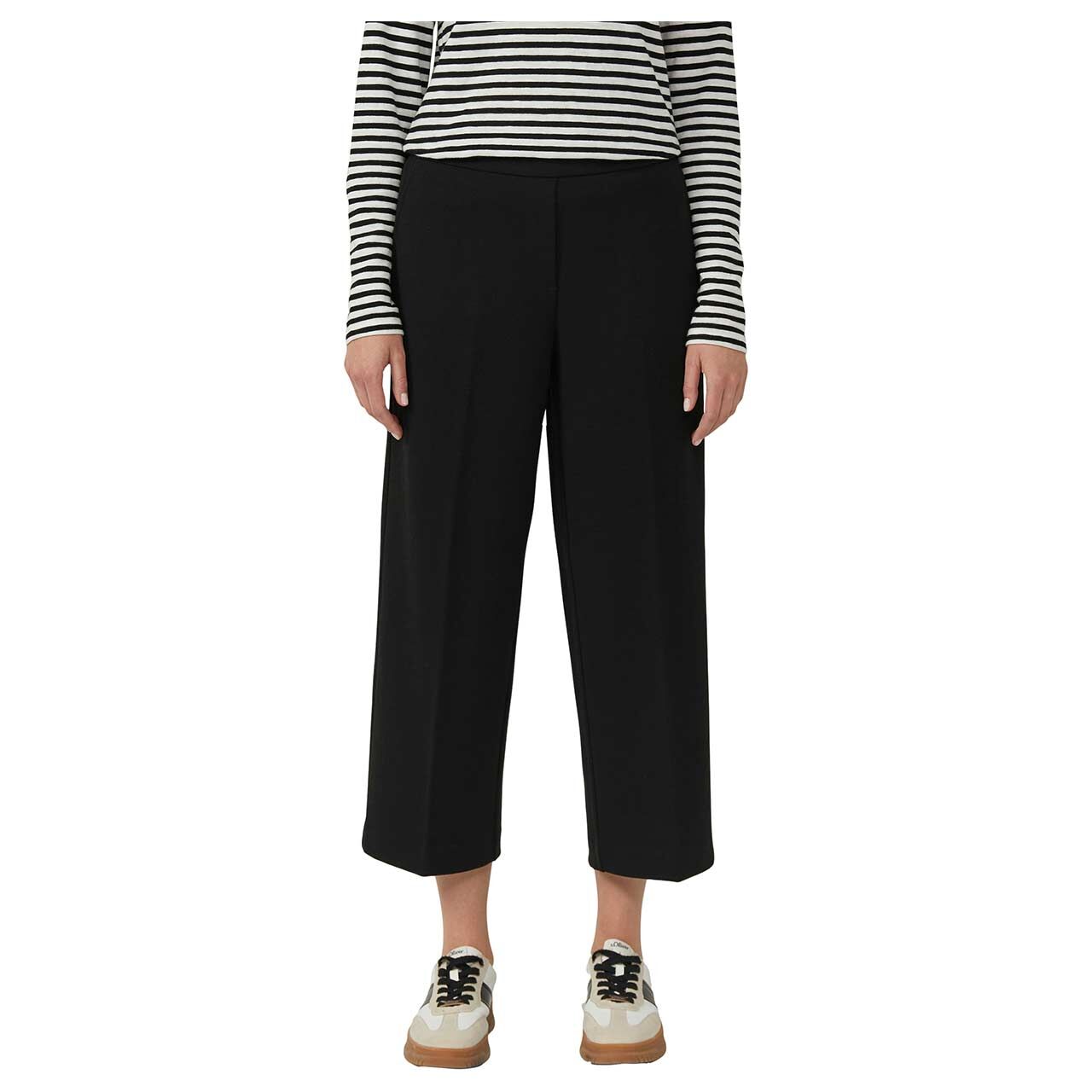 Damen 3/4 Hose von s.Oliver in Schwarz, Detailansicht vorne am Model