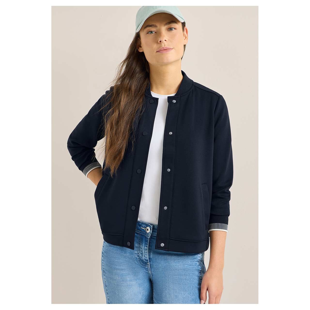 Damen Jacke College Blouson von Cecil in Dunkelblau, Vorderansicht am Model