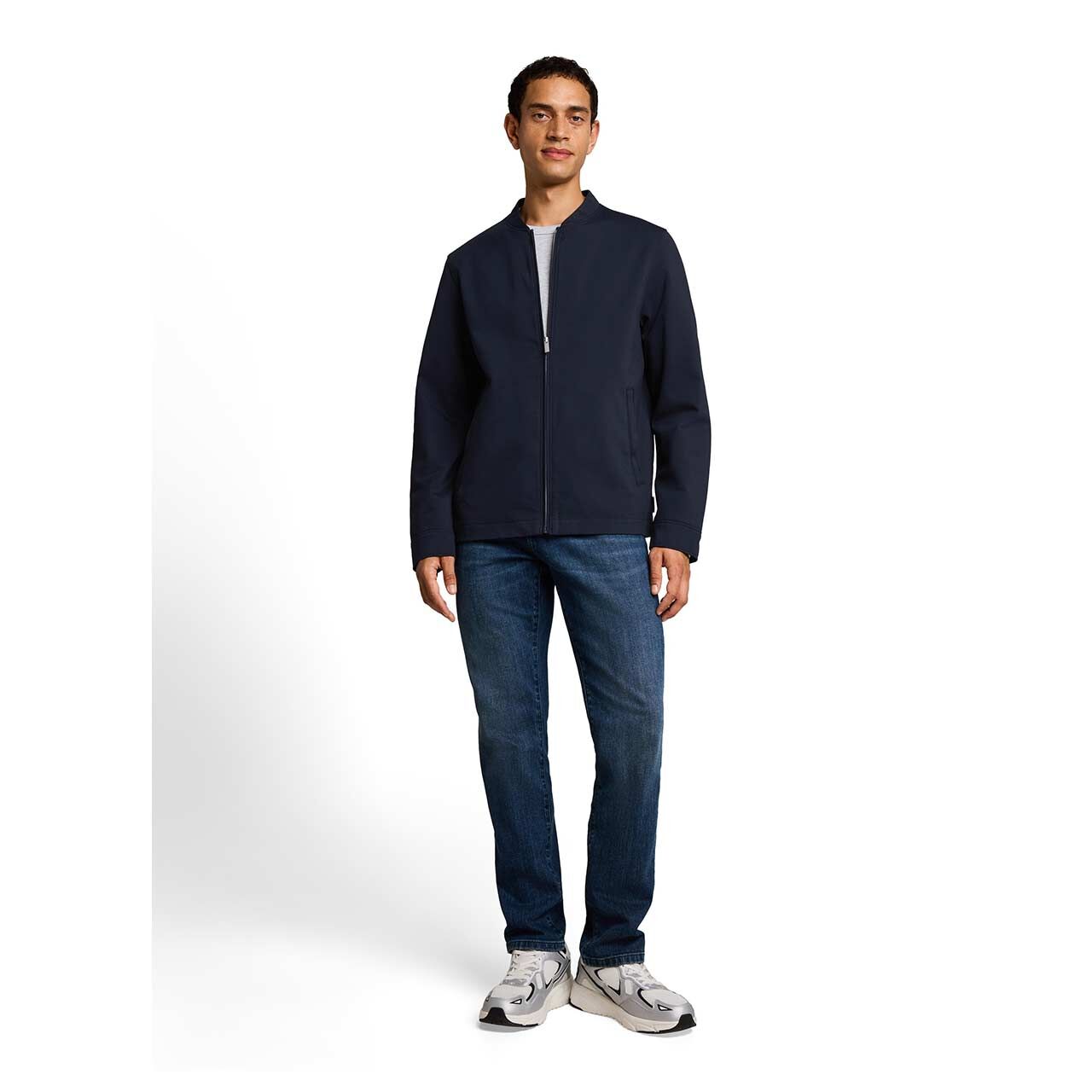 Herren Jacke Structured Bomber Jacket von Tom Tailor in Dunkelblau, Ganzkörperansicht