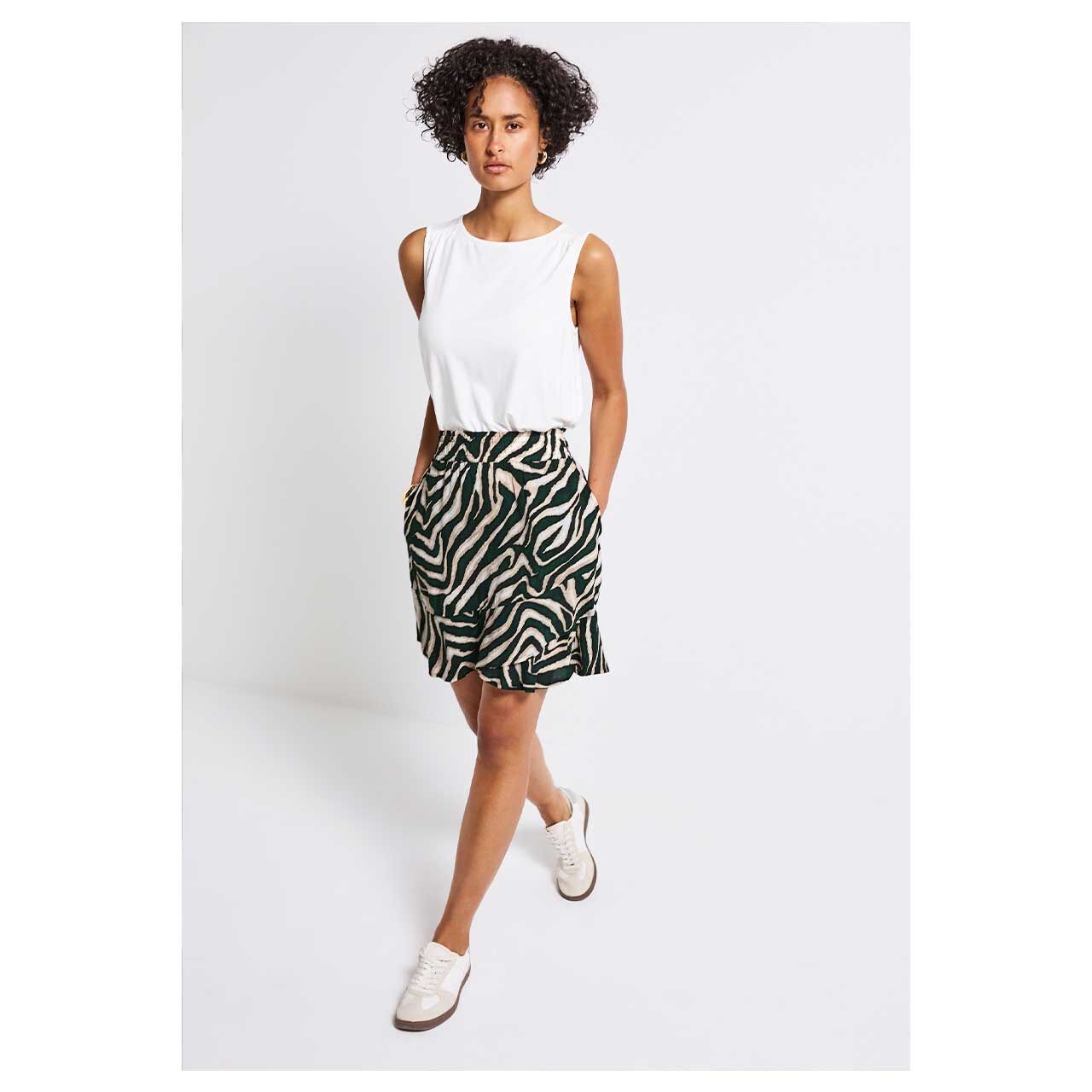 Damen Volant Skort von Street One in Dunkelgrün mit Print, Ganzkörperansicht