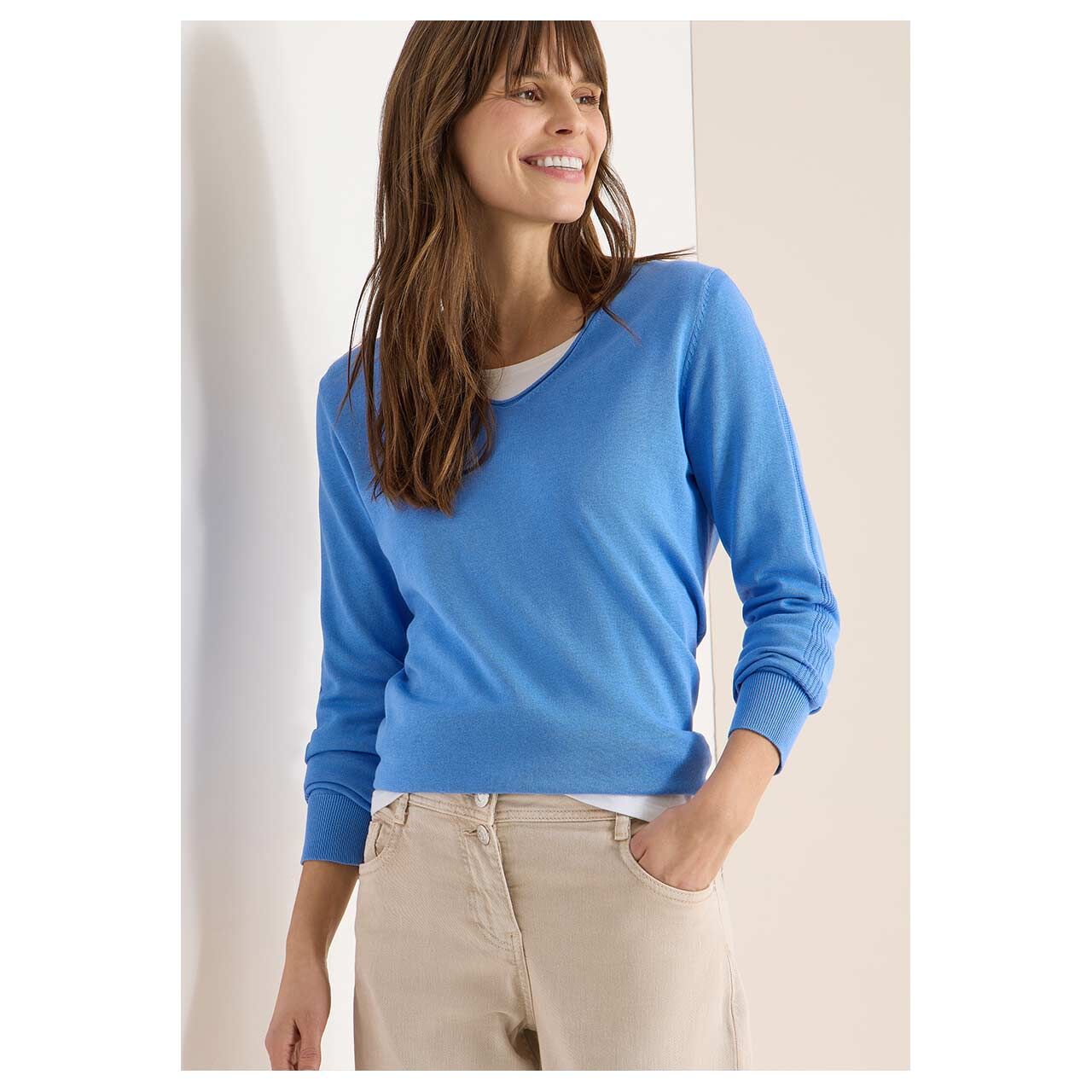 Damen Pullover Basic V-Neck von Cecil in Blau, Vorderansicht am Model