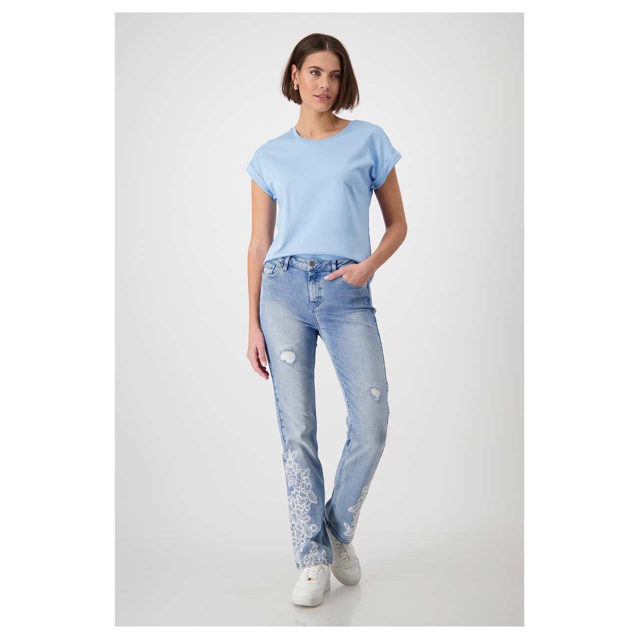 Damen T-Shirt von Monari in Hellblau, Ganzkörperansicht