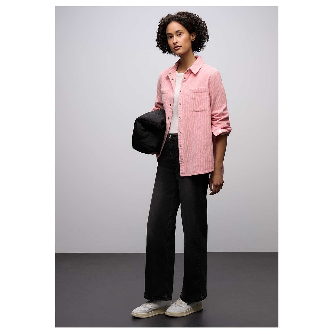 Damen Langarm Cord Bluse Corduroy Shirtcollar von Street One in Rosa, Ganzkörperansicht