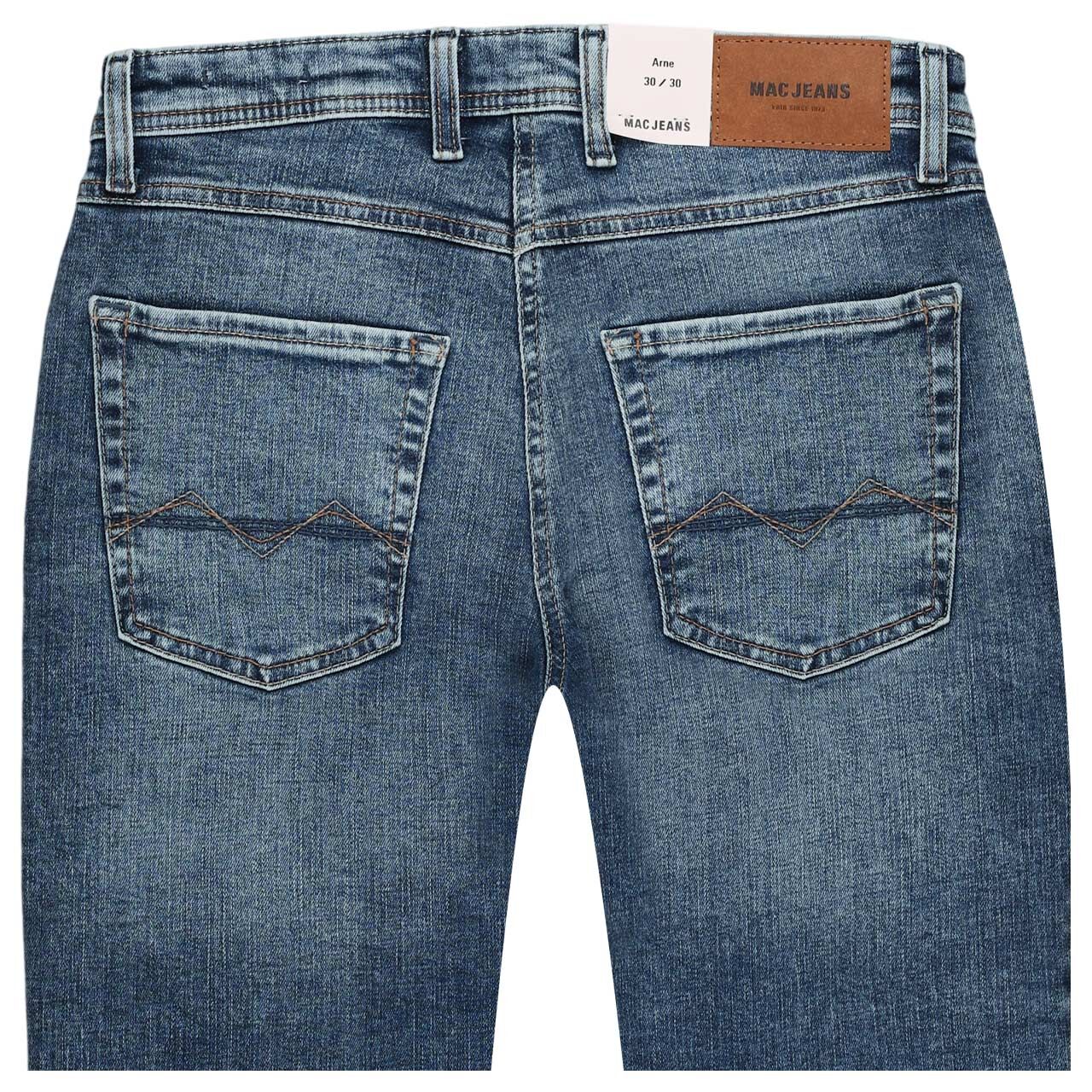 Stretch Herrenjeans Arne von MAC in Blau verwaschen, detaillierte Rückansicht