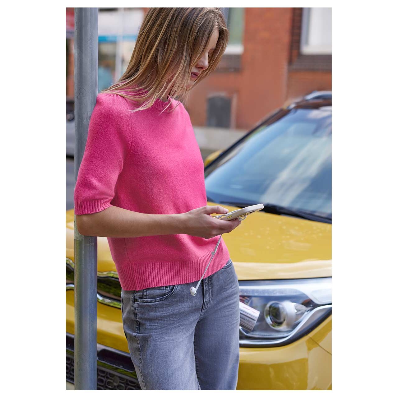 Damen Kurzarm Pullover Short Sleeve von Street One Studio in Pink meliert, seitliche Vorderansicht am Model