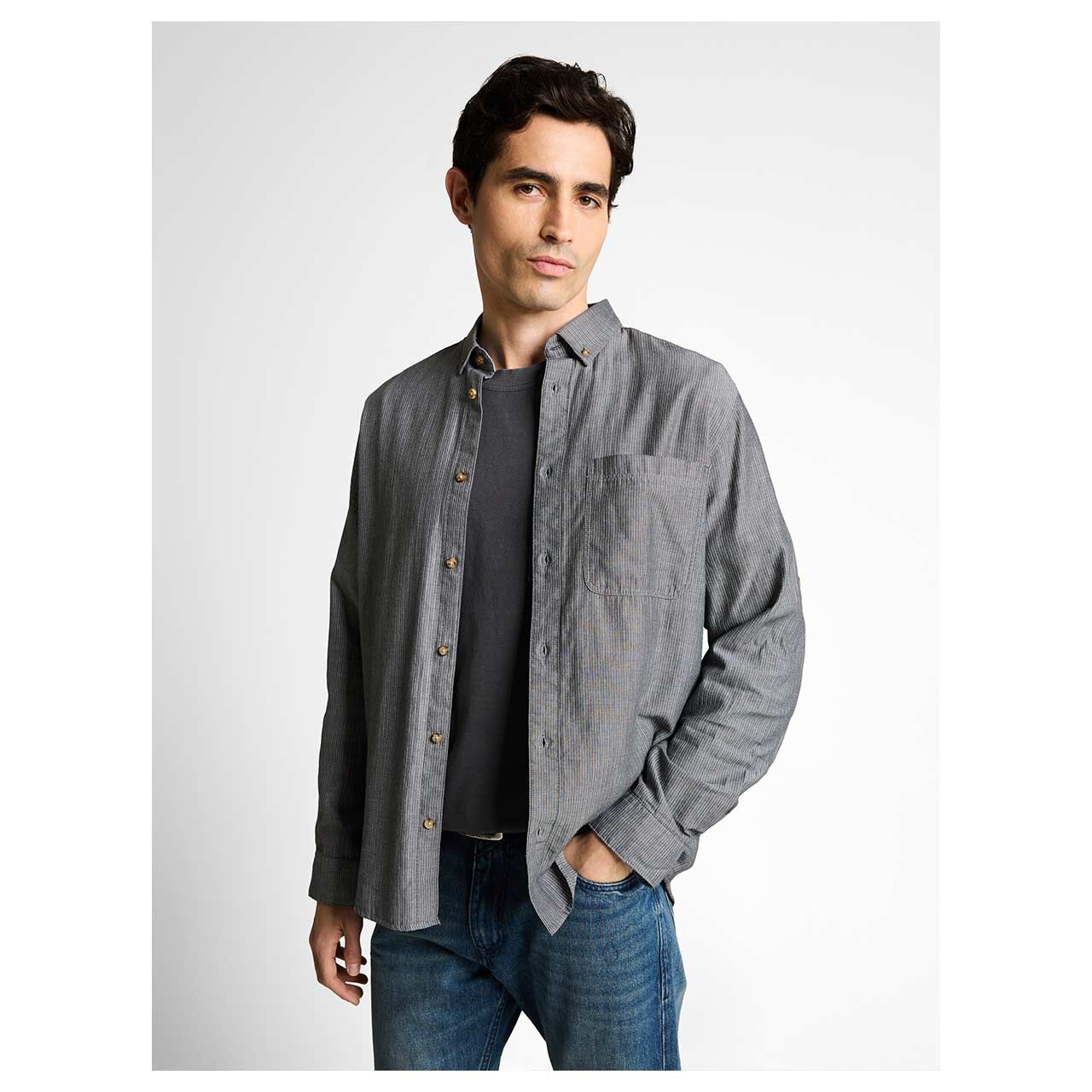 Herren Langarm Hemd von Tom Tailor in Grau mit Print, Vorderansicht am Model