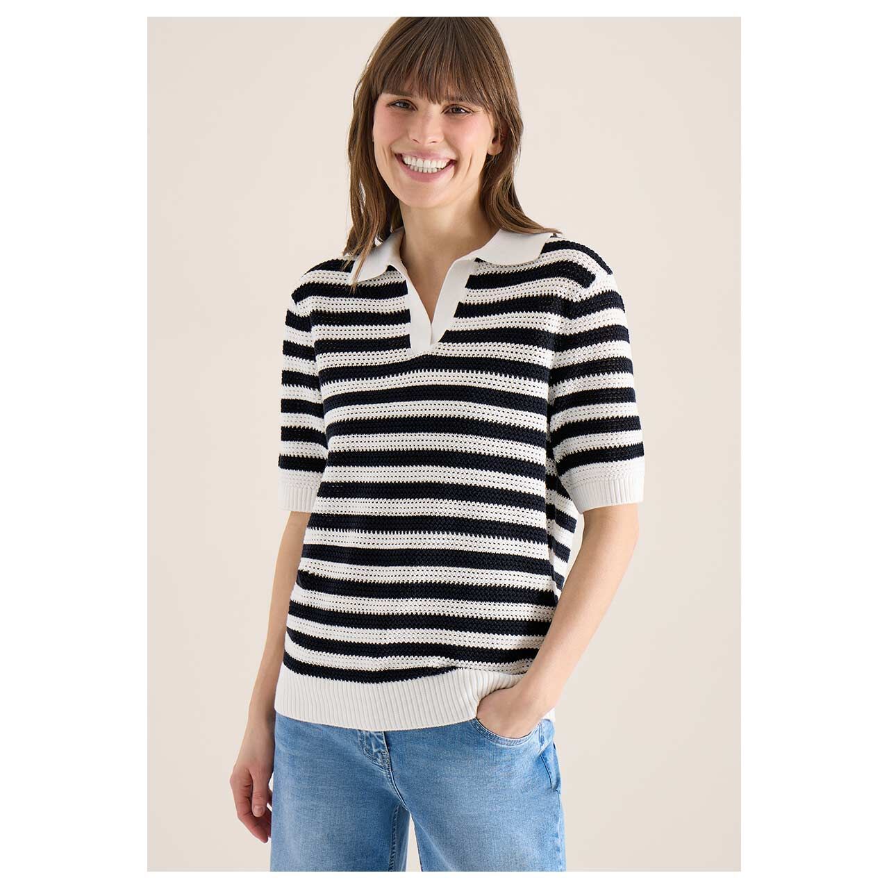 Damen Kurzarm Pullover Mesh Stripe Polo von Cecil in Dunkelblau gestreift, Seitenansicht am Model