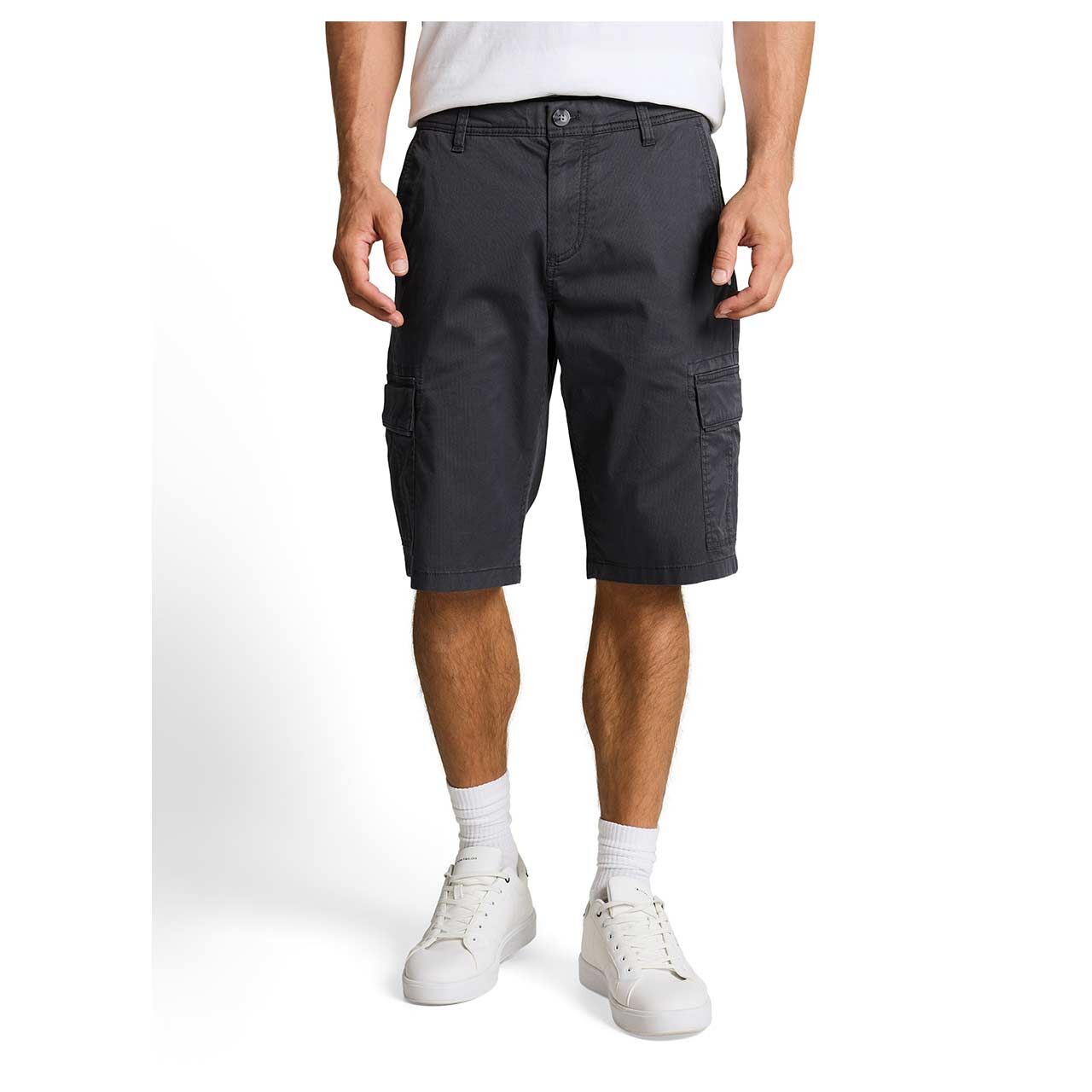 Stretch Herren Cargo Baumwoll Bermuda von Tom Tailor in Grau mit Print, Vorderansicht am Model