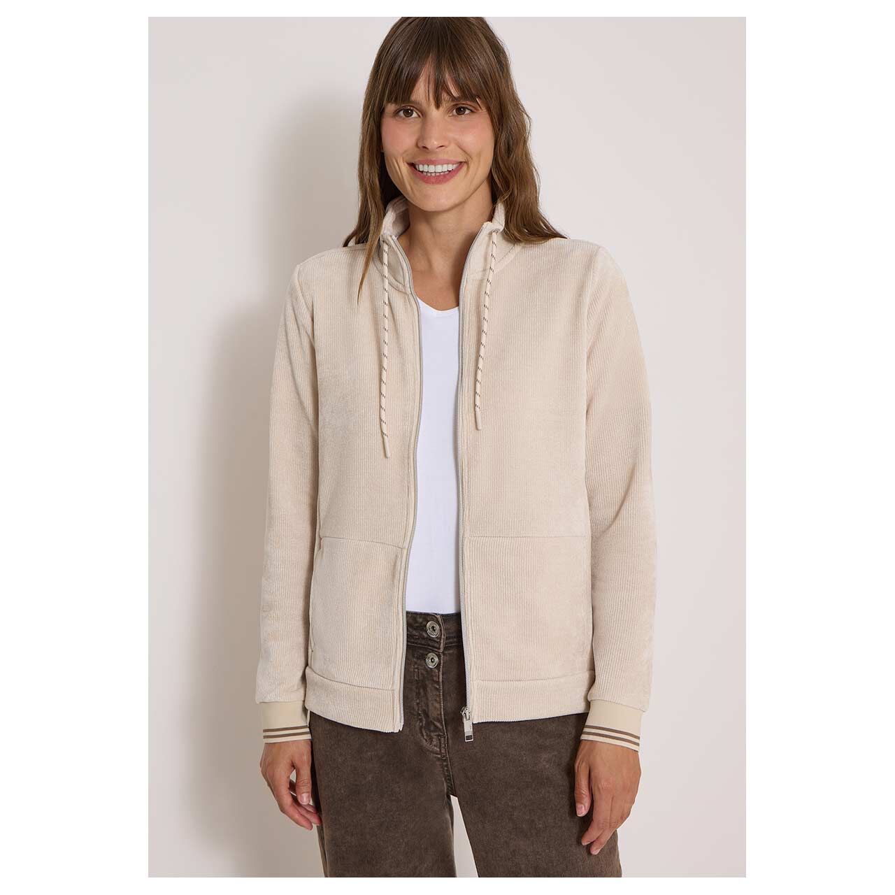 Damen Cord Shirt Jacke Soft Jacket von Cecil in Beige, Vorderansicht am Model