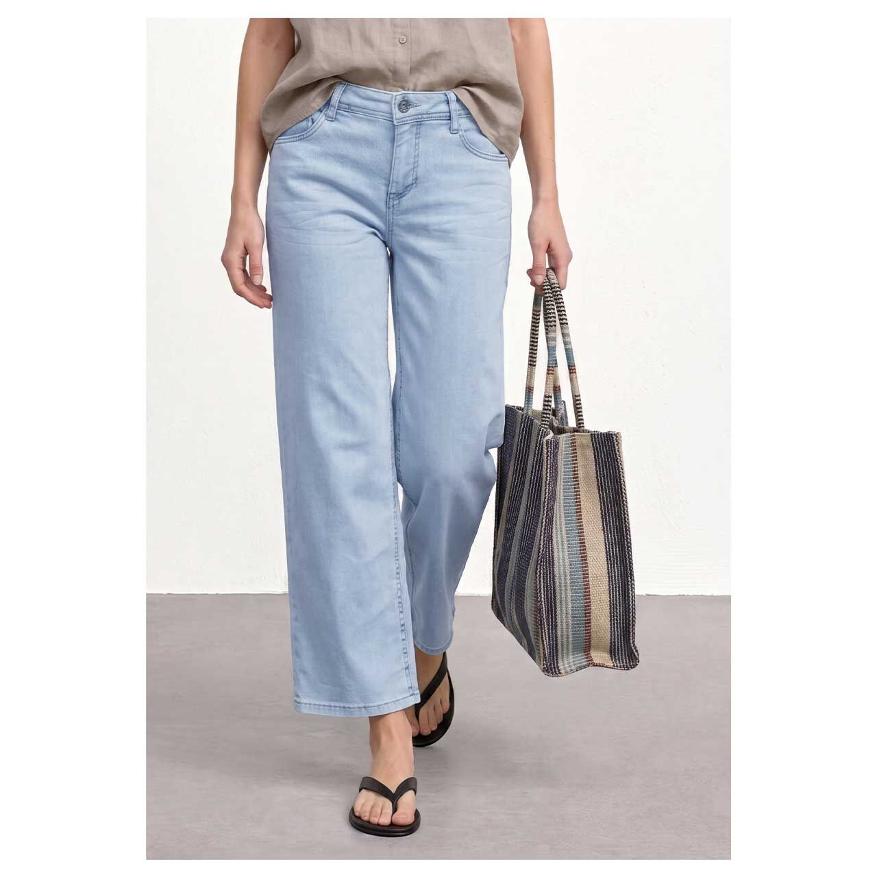 Stretch Damen 7/8 Jeans Emee Wide Leg von Street One in Hellblau angewaschen, Vorderansicht am Model